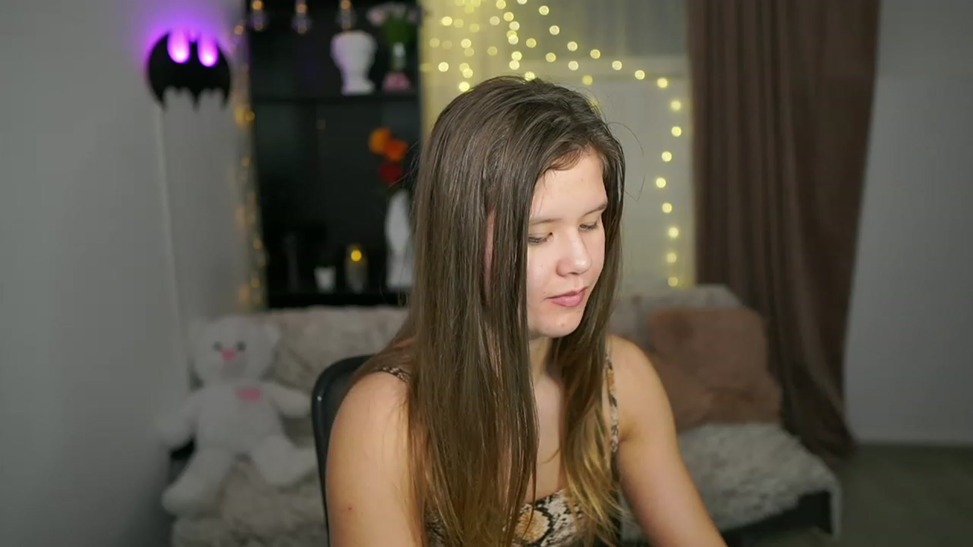 Gallery image thumbnail from Alaina__Fox's myfreecams stream on, 03/03/2024, 19:12 image 20 of 20