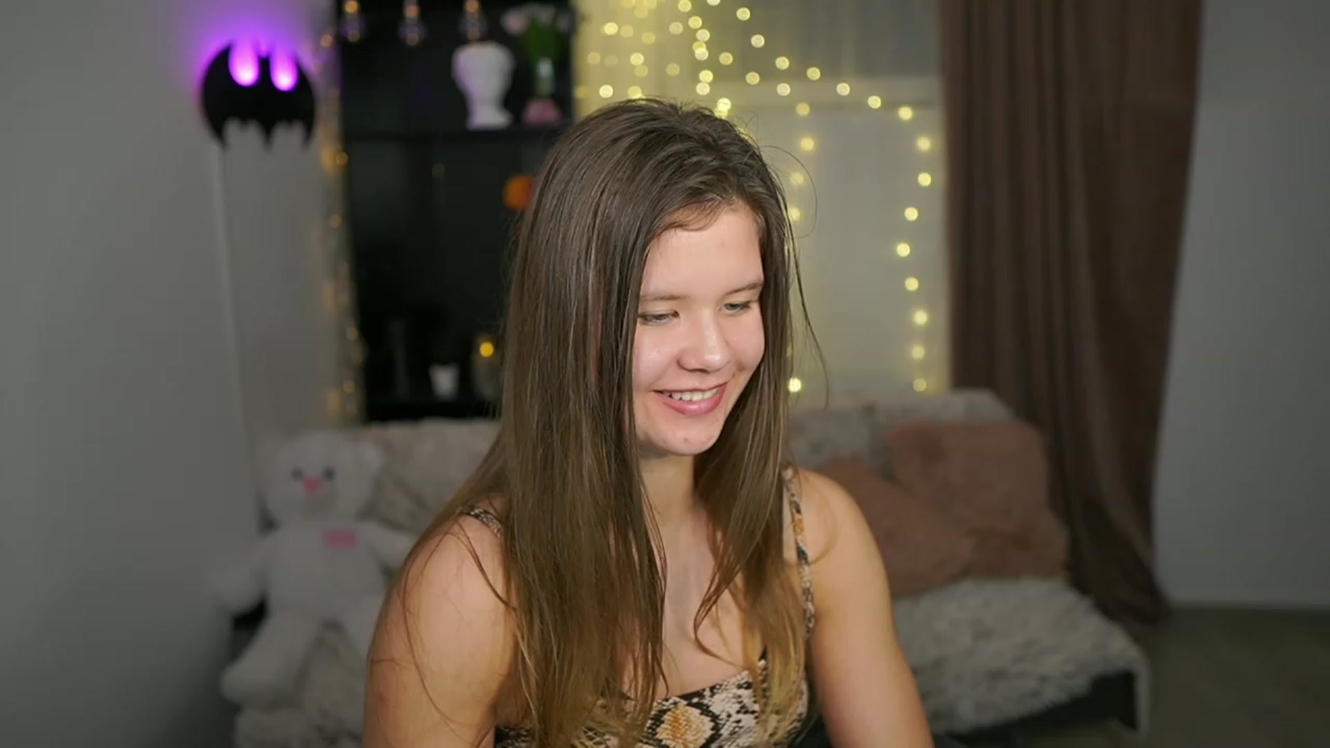 Gallery image thumbnail from Alaina__Fox's myfreecams stream on, 03/03/2024, 19:12 image 18 of 20