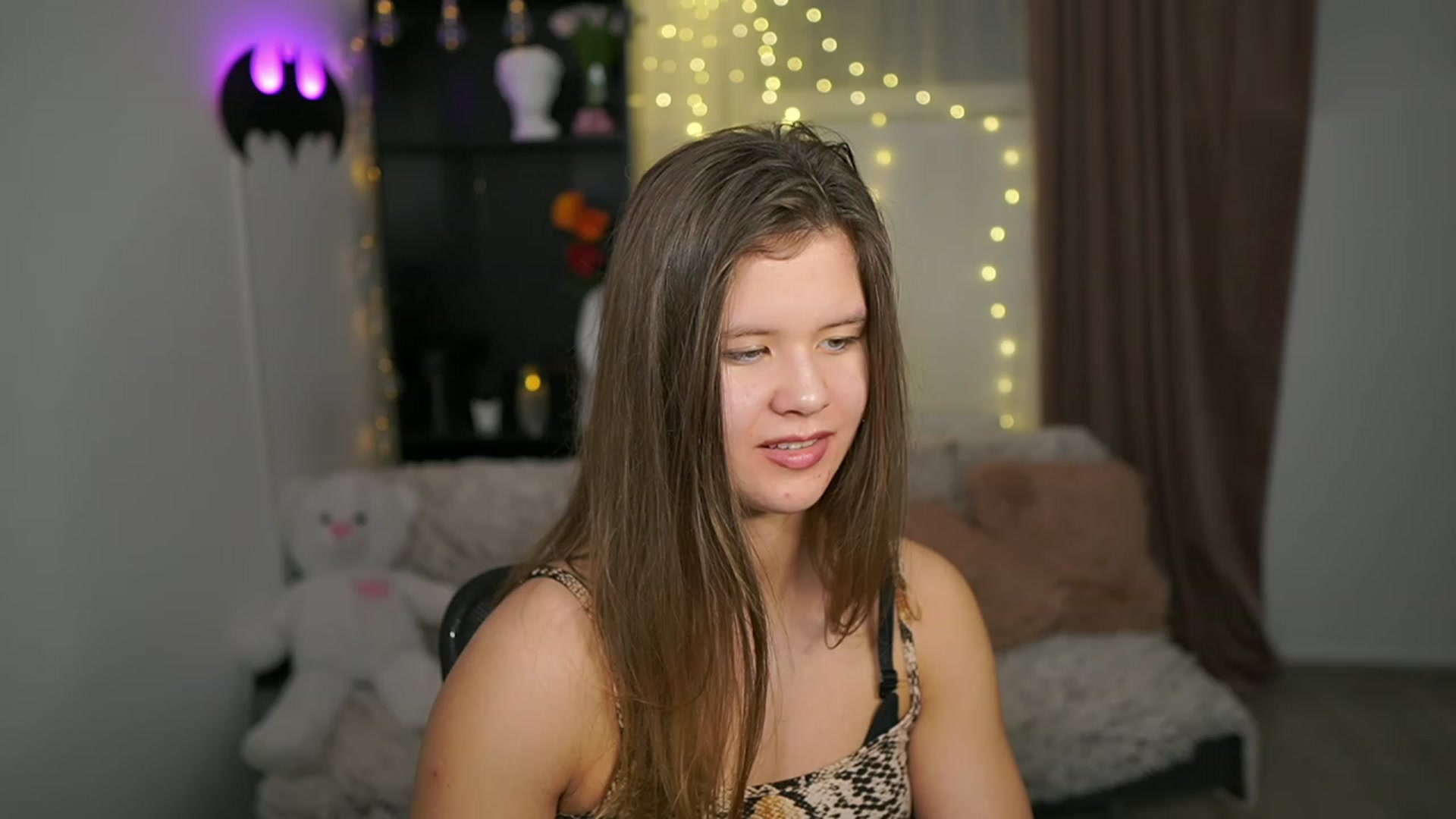 Gallery image thumbnail from Alaina__Fox's myfreecams stream on, 03/03/2024, 19:12 image 14 of 20