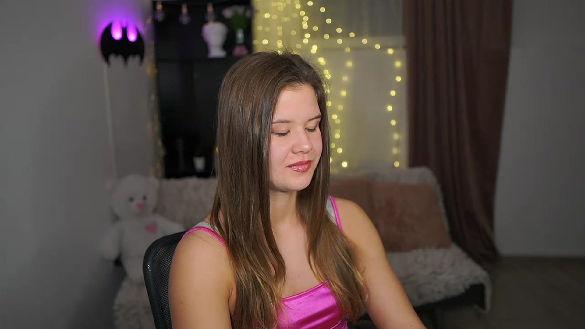 Gallery image thumbnail from Alaina__Fox's myfreecams stream on, 03/12/2024, 23:18 image 15 of 20