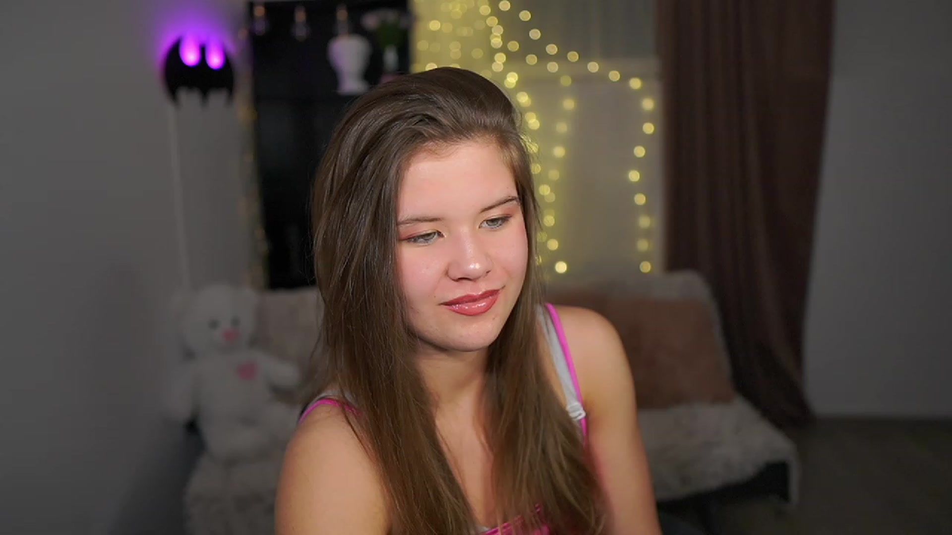 Gallery image thumbnail from Alaina__Fox's myfreecams stream on, 03/12/2024, 23:18 image 3 of 20