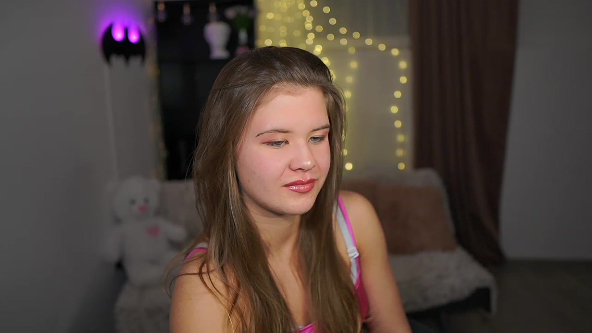 Gallery image thumbnail from Alaina__Fox's myfreecams stream on, 03/12/2024, 23:18 image 4 of 20