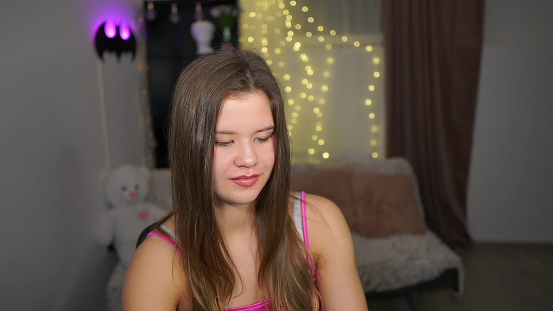 Gallery image thumbnail from Alaina__Fox's myfreecams stream on, 03/12/2024, 23:18 image 16 of 20