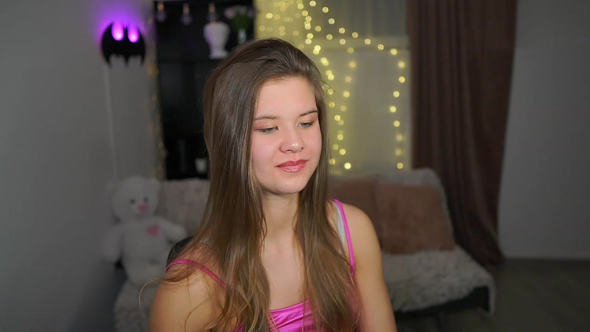 Gallery image thumbnail from Alaina__Fox's myfreecams stream on, 03/13/2024, 24:25 image 15 of 20
