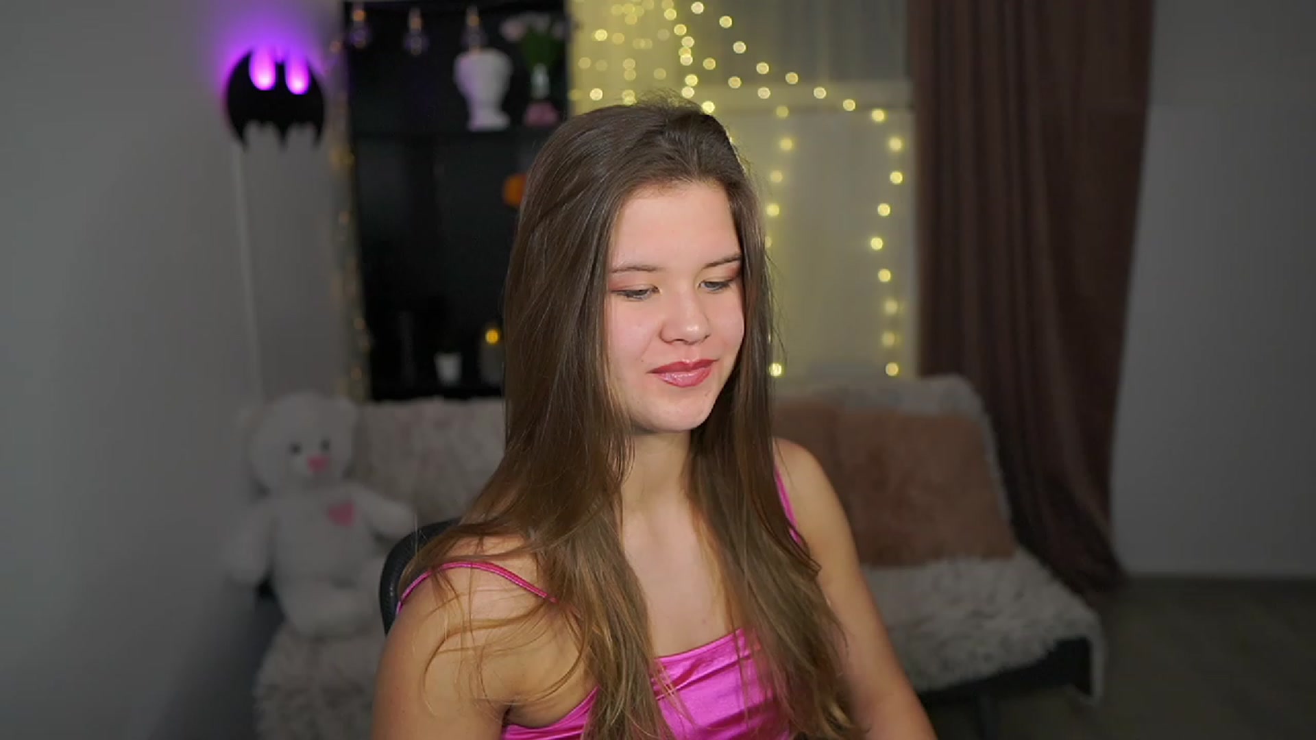 Gallery image thumbnail from Alaina__Fox's myfreecams stream on, 03/13/2024, 24:25 image 7 of 20