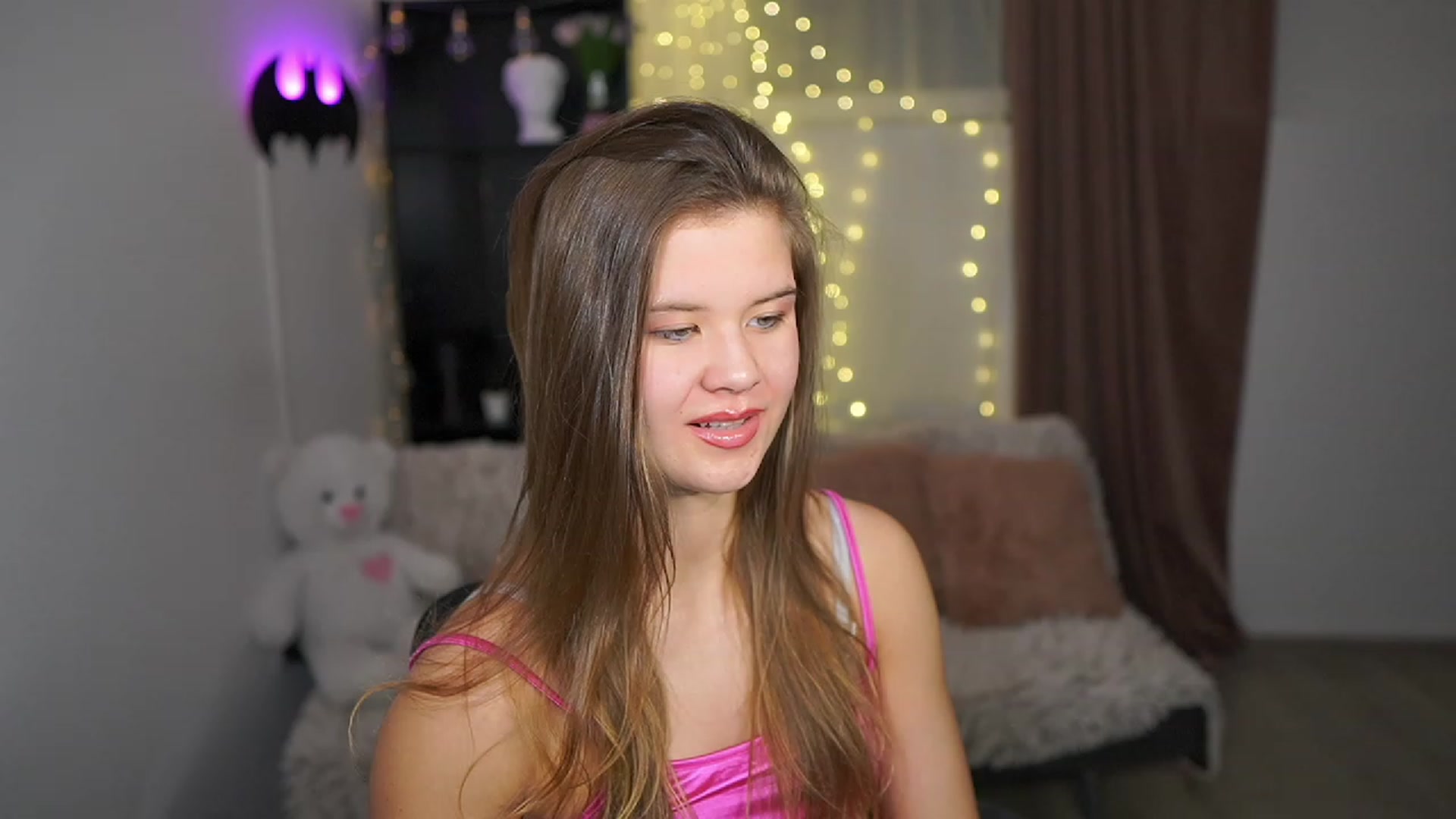 Gallery image thumbnail from Alaina__Fox's myfreecams stream on, 03/13/2024, 24:25 image 16 of 20