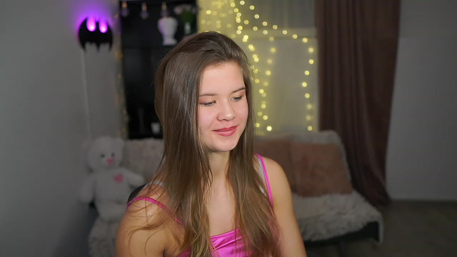 Gallery image thumbnail from Alaina__Fox's myfreecams stream on, 03/13/2024, 24:25 image 19 of 20