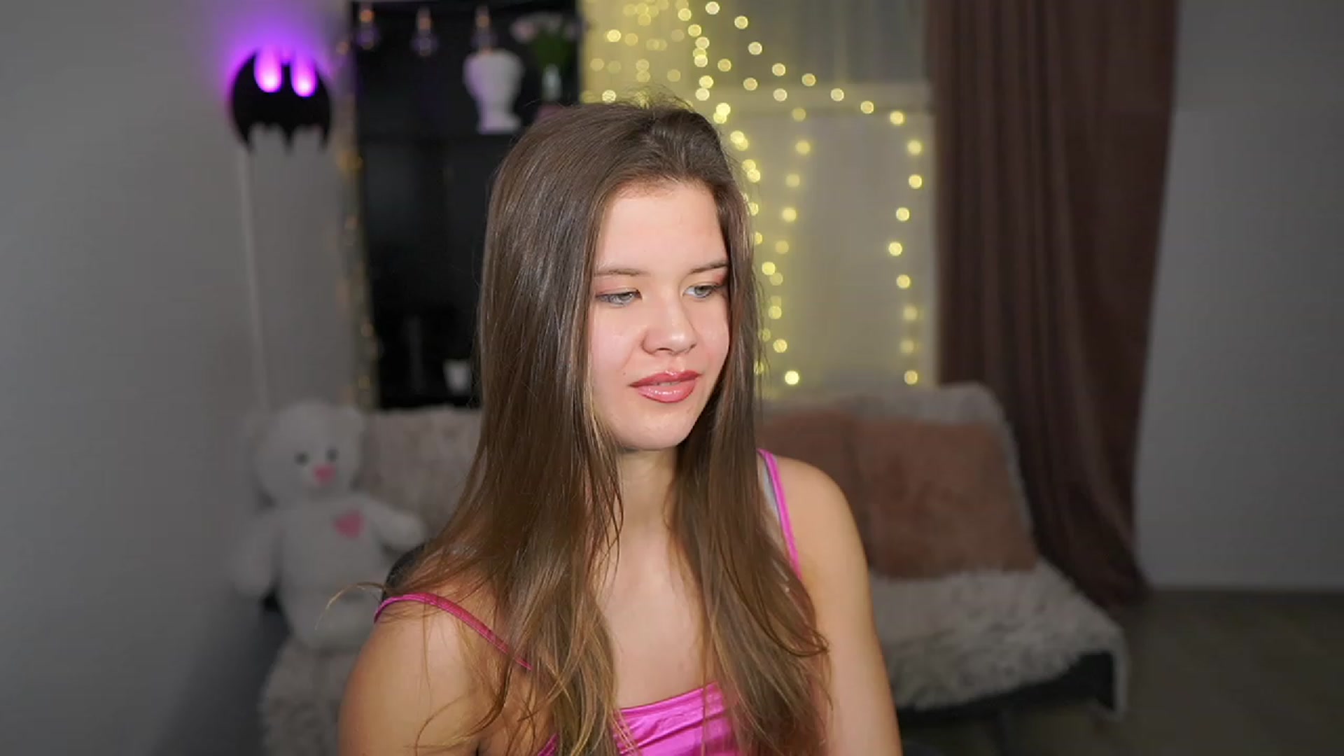 Gallery image thumbnail from Alaina__Fox's myfreecams stream on, 03/13/2024, 24:25 image 13 of 20