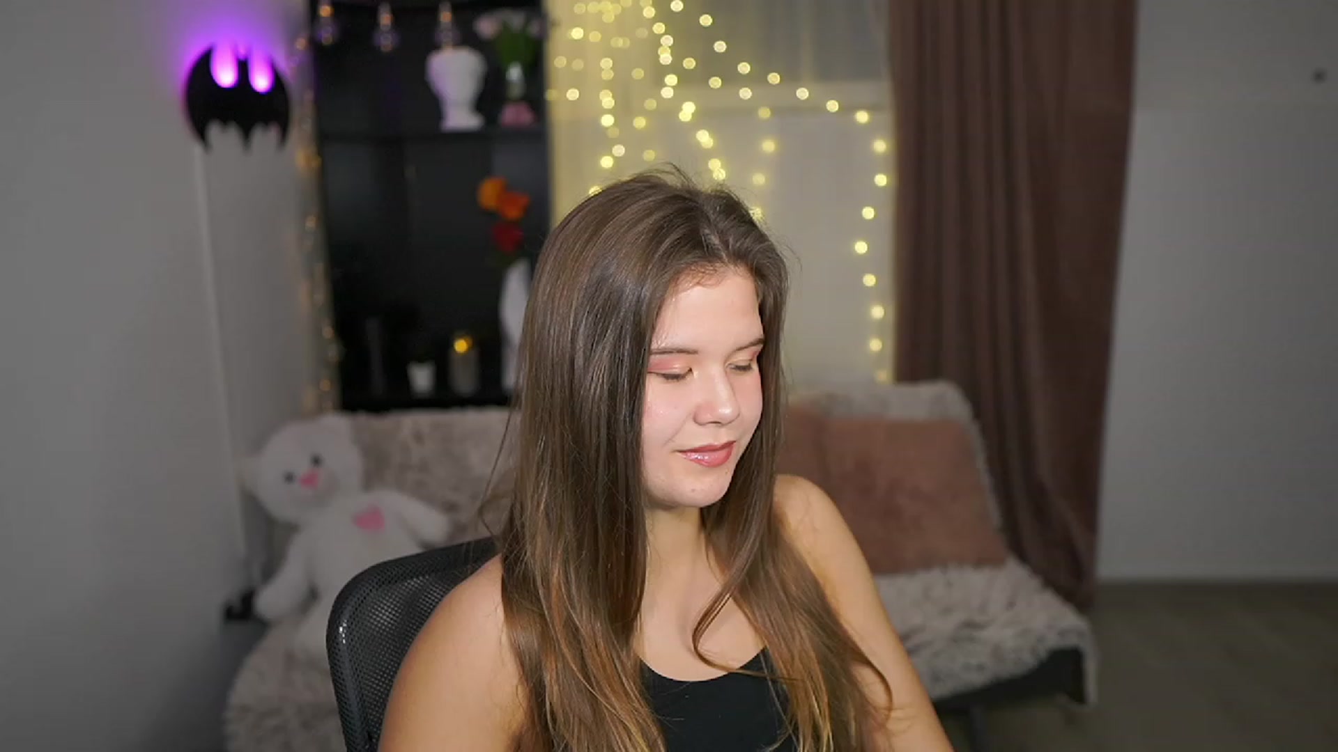 Gallery image thumbnail from Alaina__Fox's myfreecams stream on, 03/14/2024, 22:19 image 3 of 20
