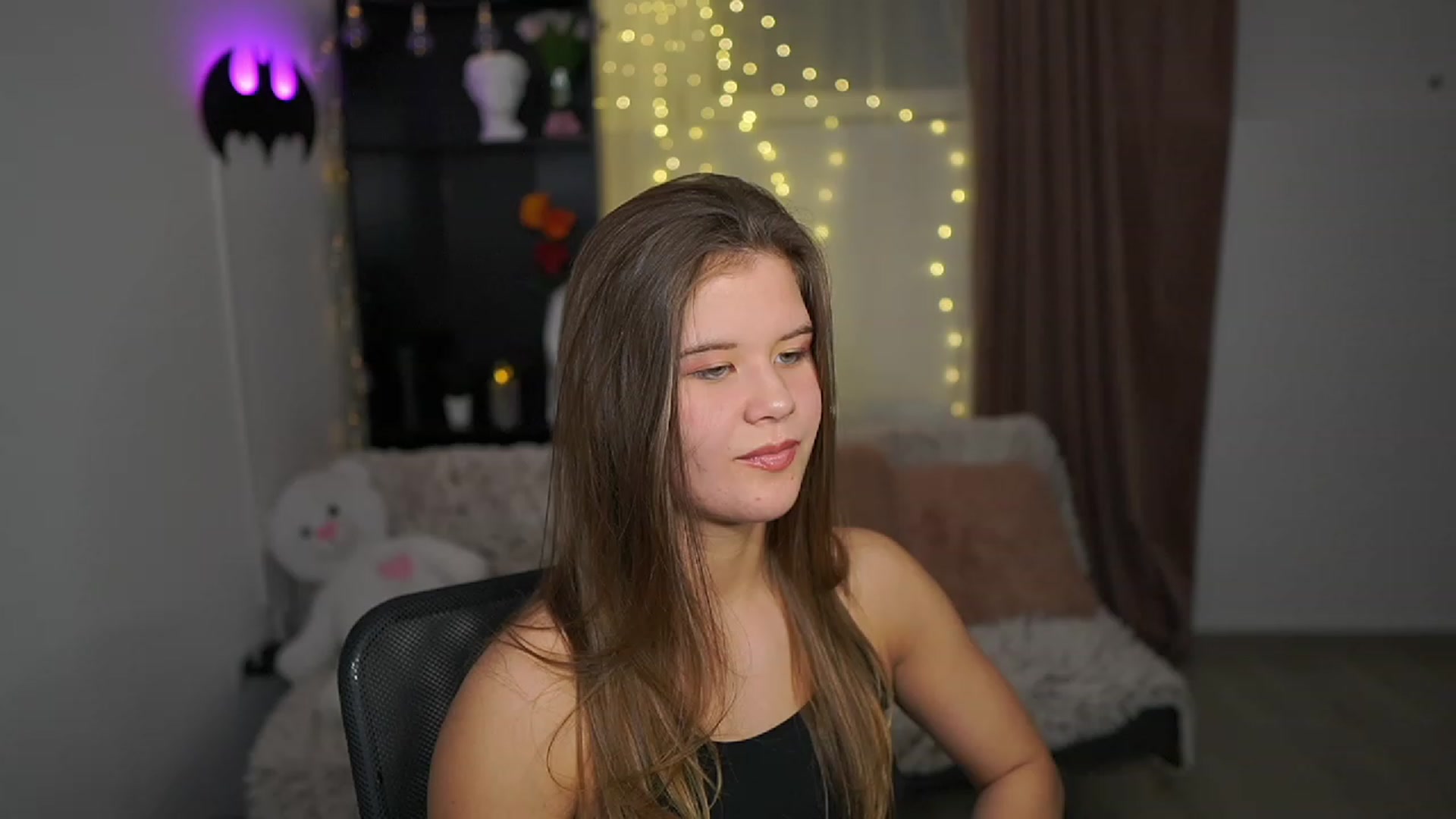 Gallery image thumbnail from Alaina__Fox's myfreecams stream on, 03/14/2024, 22:19 image 18 of 20