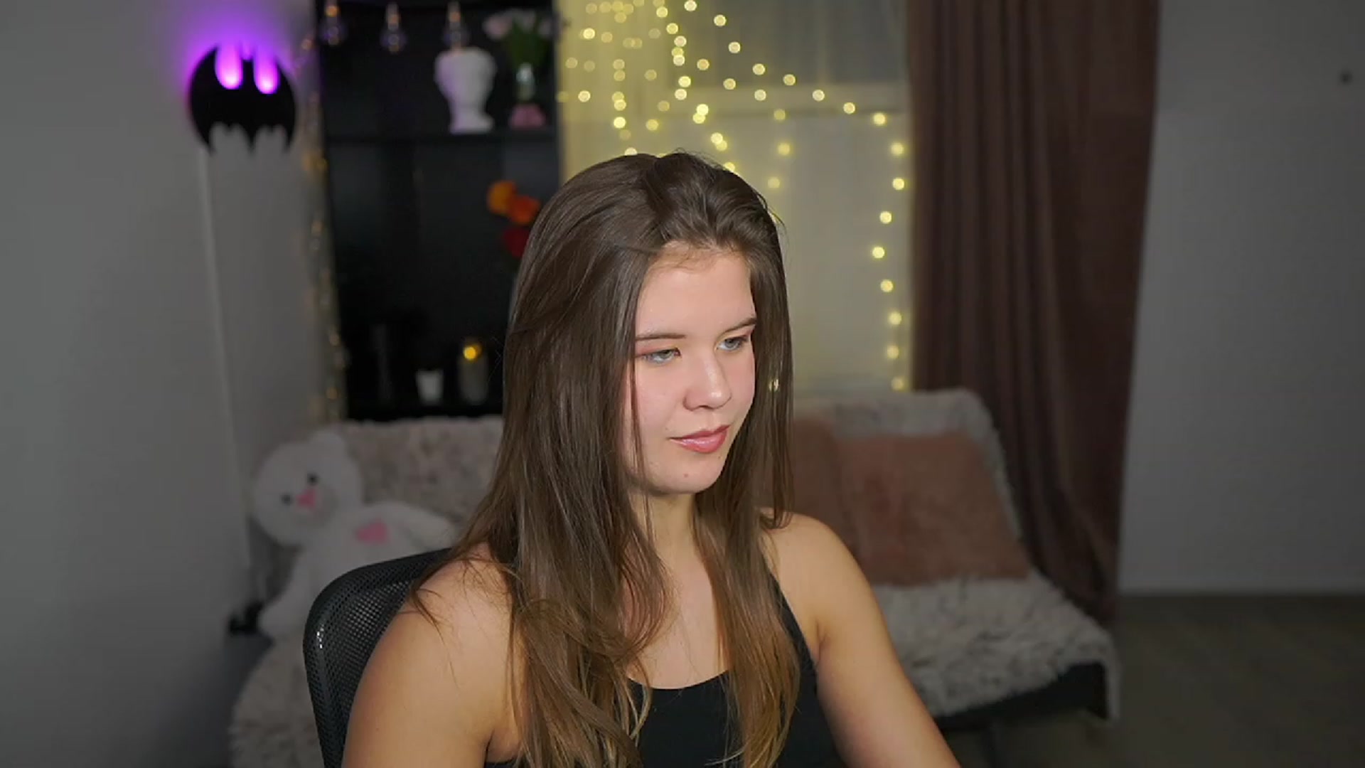 Gallery image thumbnail from Alaina__Fox's myfreecams stream on, 03/14/2024, 22:19 image 17 of 20