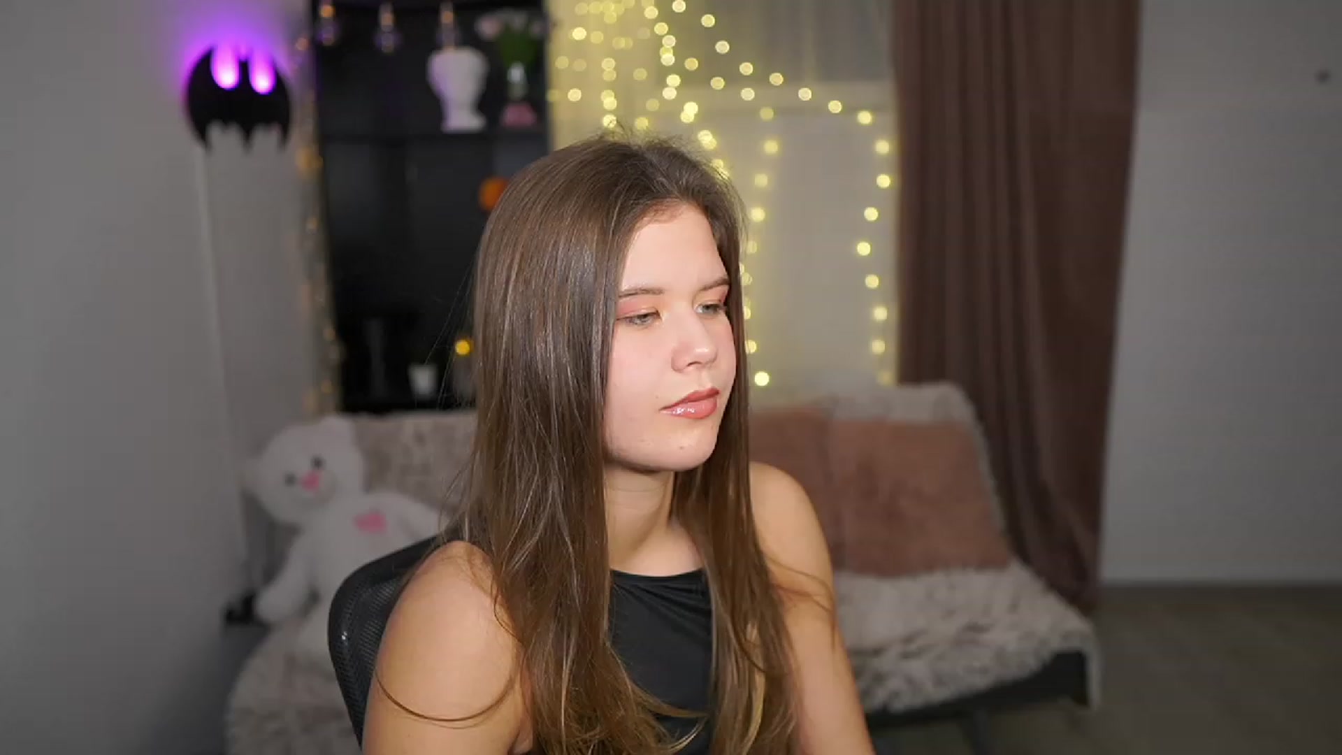 Gallery image thumbnail from Alaina__Fox's myfreecams stream on, 03/14/2024, 22:19 image 4 of 20