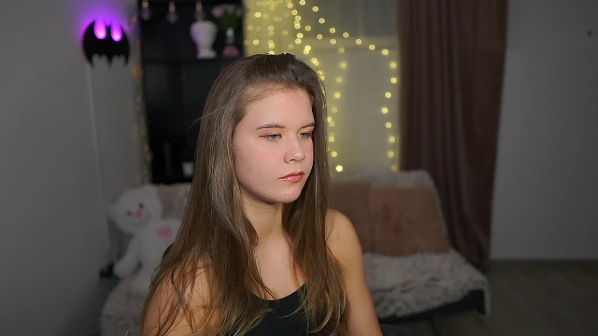 Gallery image thumbnail from Alaina__Fox's myfreecams stream on, 03/14/2024, 22:19 image 12 of 20