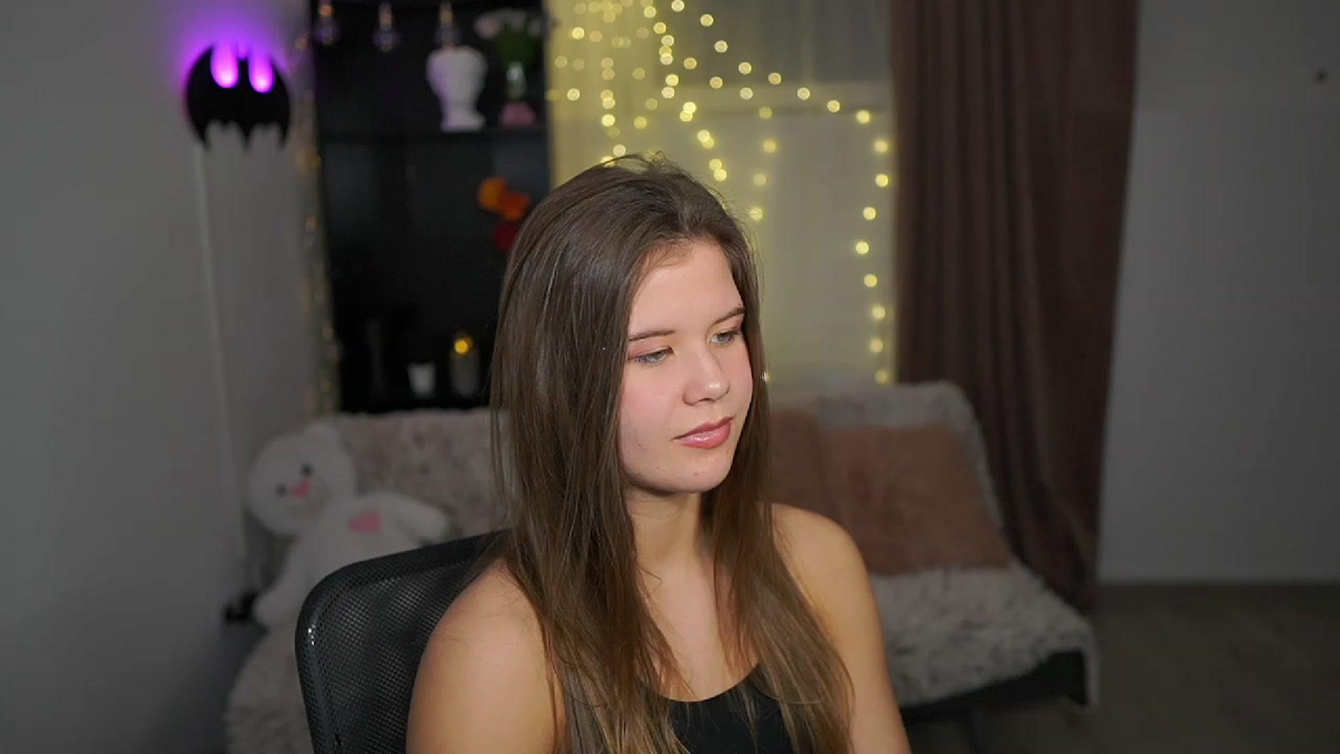 Gallery image thumbnail from Alaina__Fox's myfreecams stream on, 03/14/2024, 22:19 image 19 of 20