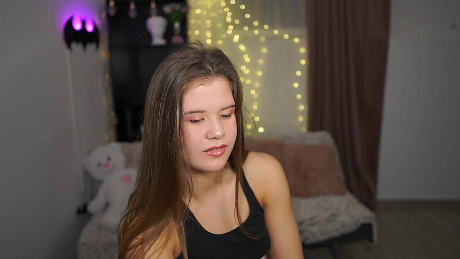 Gallery image thumbnail from Alaina__Fox's myfreecams stream on, 03/14/2024, 22:19 image 2 of 20