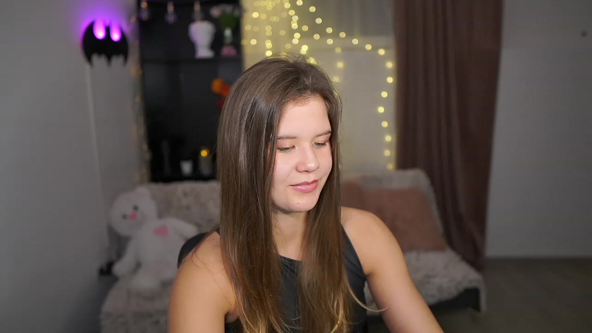 Gallery image thumbnail from Alaina__Fox's myfreecams stream on, 03/14/2024, 22:55 image 17 of 20