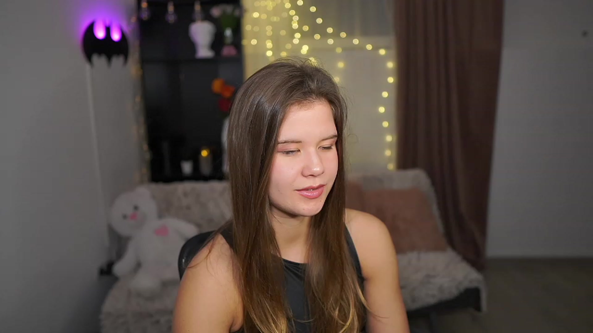 Gallery image thumbnail from Alaina__Fox's myfreecams stream on, 03/14/2024, 22:55 image 15 of 20