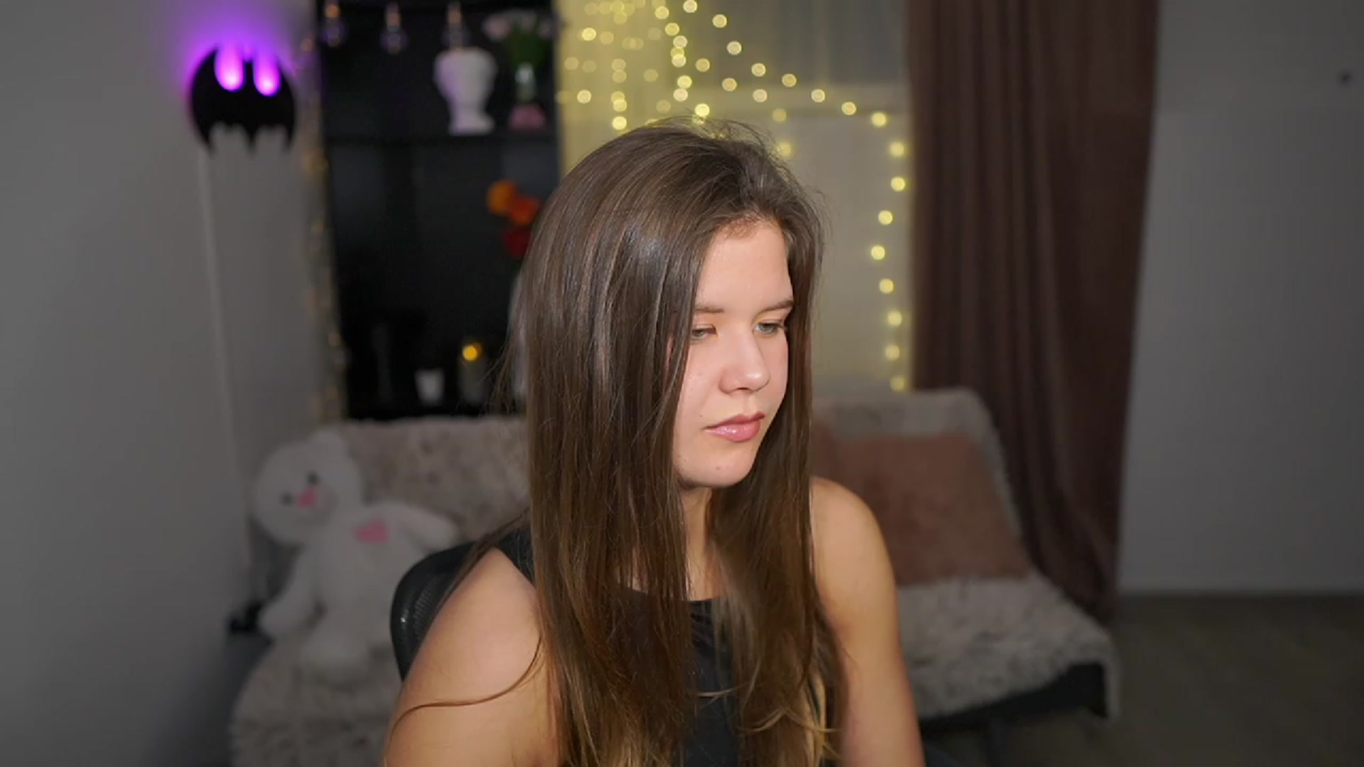 Gallery image thumbnail from Alaina__Fox's myfreecams stream on, 03/14/2024, 22:55 image 5 of 20