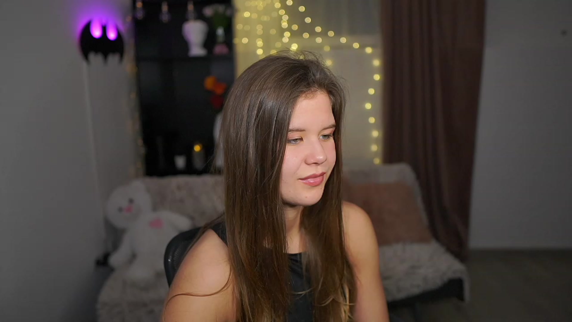 Gallery image thumbnail from Alaina__Fox's myfreecams stream on, 03/14/2024, 22:55 image 4 of 20