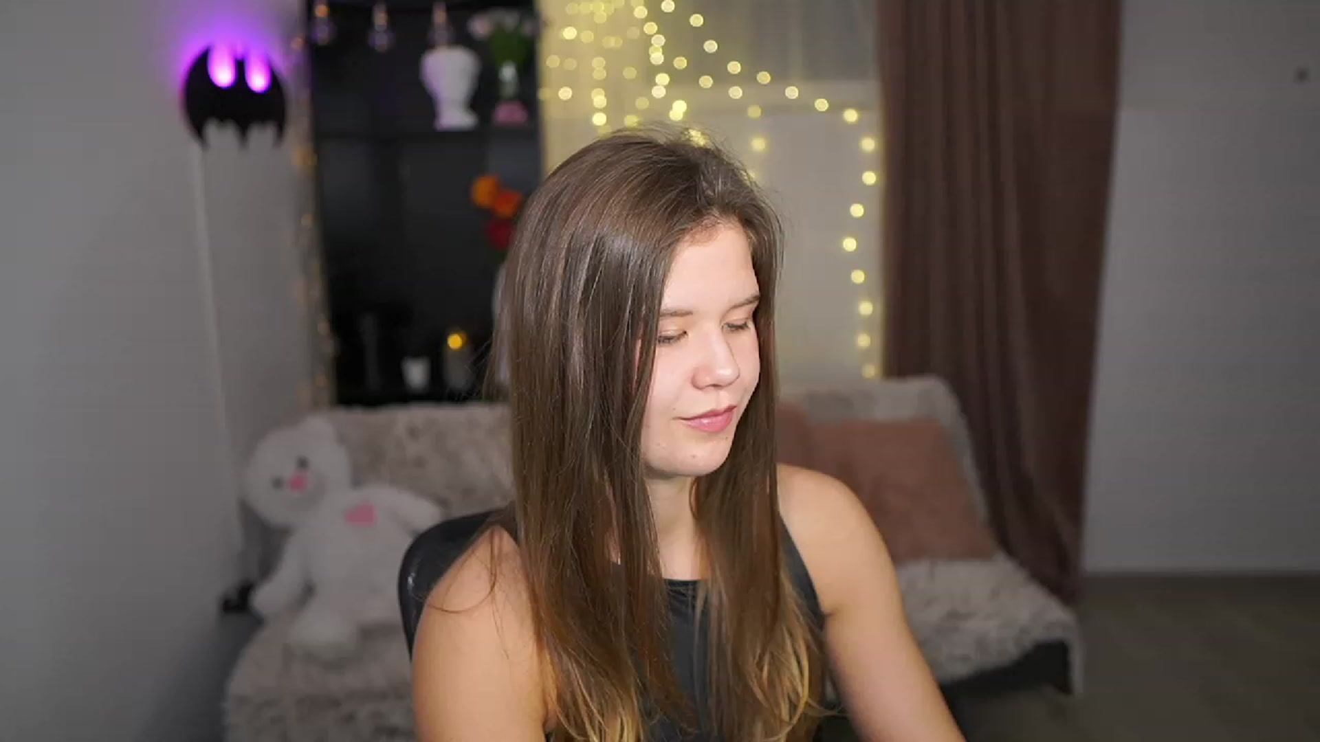 Gallery image thumbnail from Alaina__Fox's myfreecams stream on, 03/14/2024, 22:55 image 14 of 20