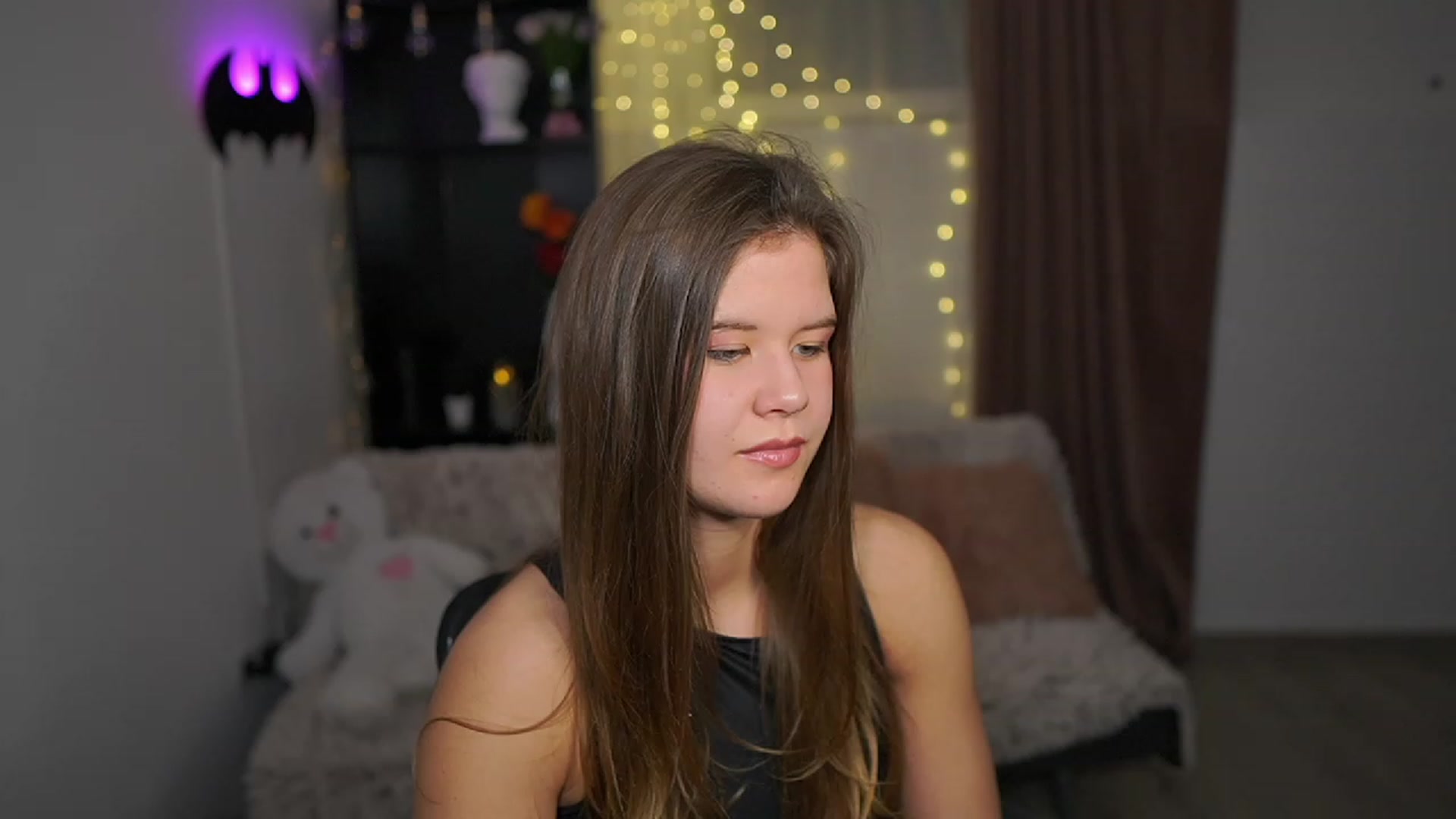 Gallery image thumbnail from Alaina__Fox's myfreecams stream on, 03/14/2024, 22:55 image 6 of 20