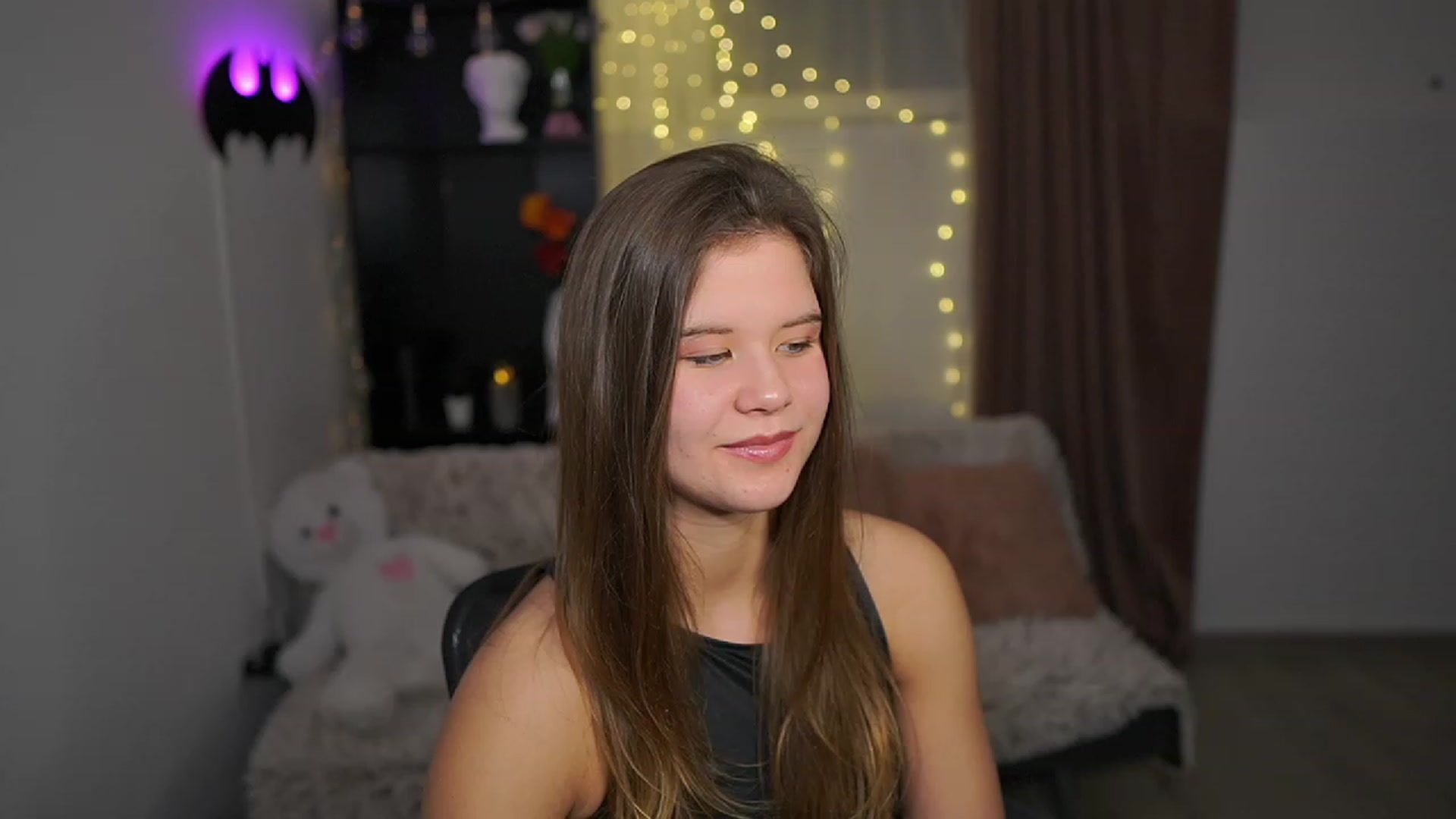 Gallery image thumbnail from Alaina__Fox's myfreecams stream on, 03/14/2024, 22:55 image 20 of 20