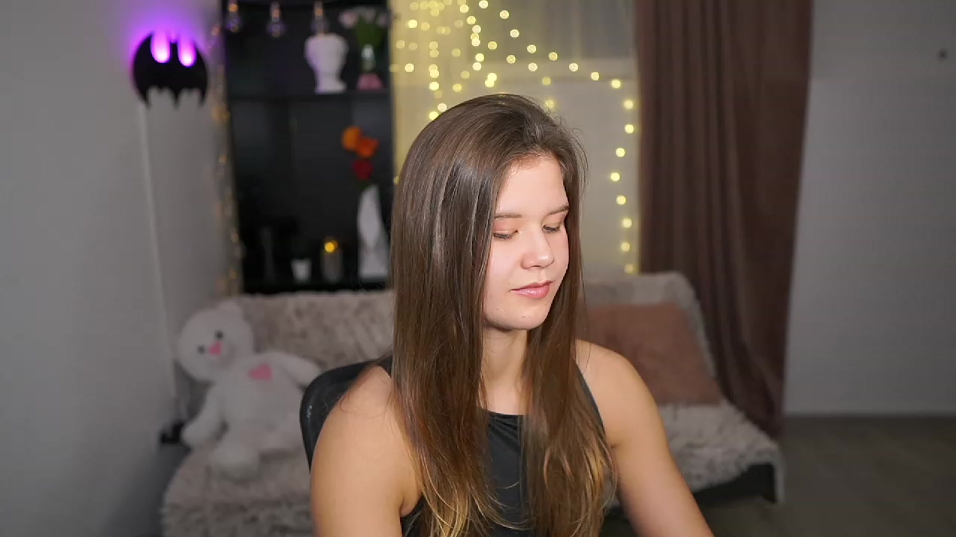 Gallery image thumbnail from Alaina__Fox's myfreecams stream on, 03/14/2024, 22:55 image 19 of 20