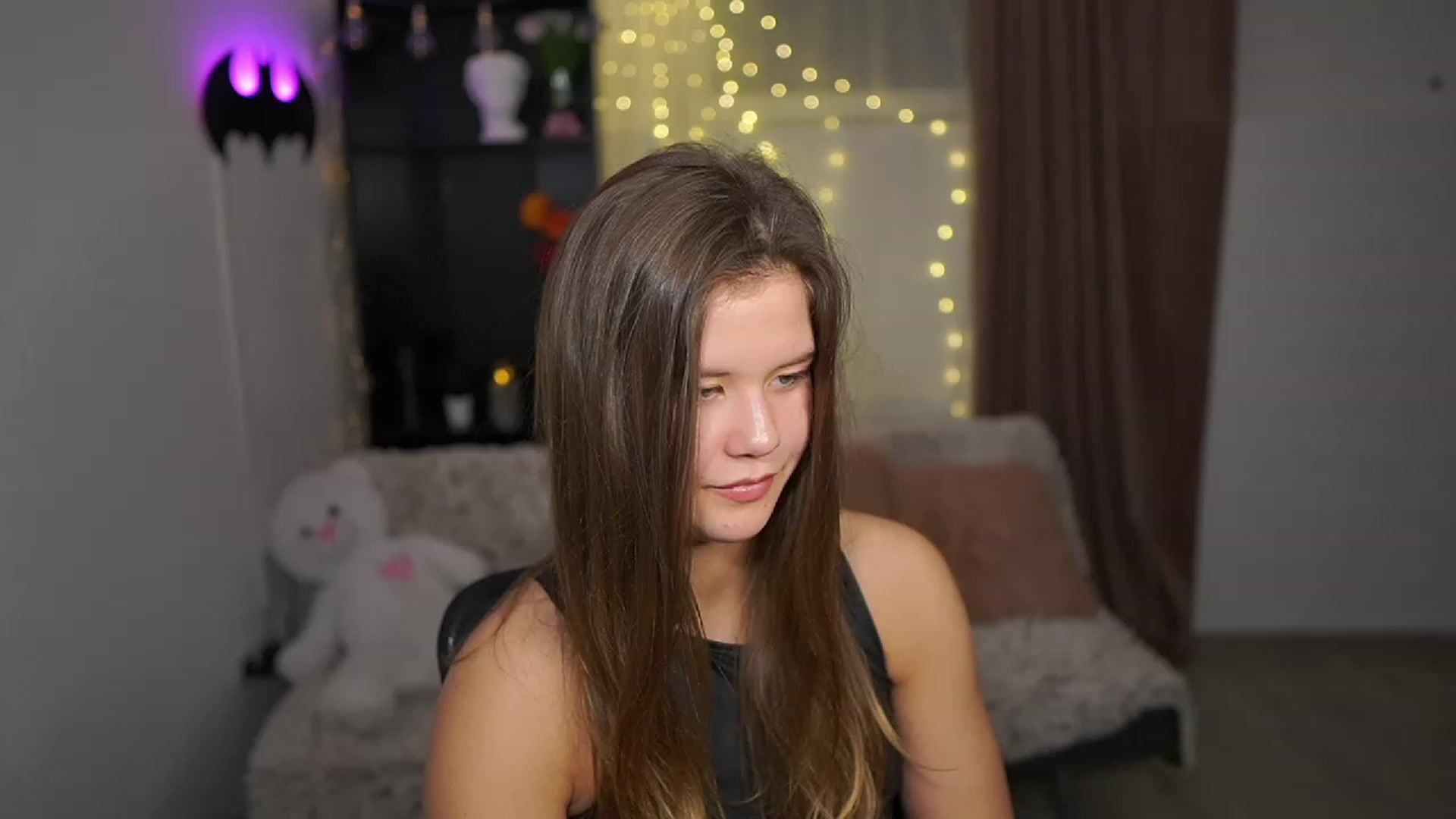 Gallery image thumbnail from Alaina__Fox's myfreecams stream on, 03/14/2024, 22:55 image 16 of 20