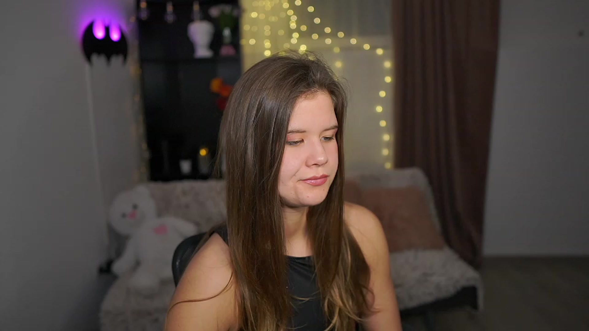 Gallery image thumbnail from Alaina__Fox's myfreecams stream on, 03/14/2024, 22:55 image 3 of 20