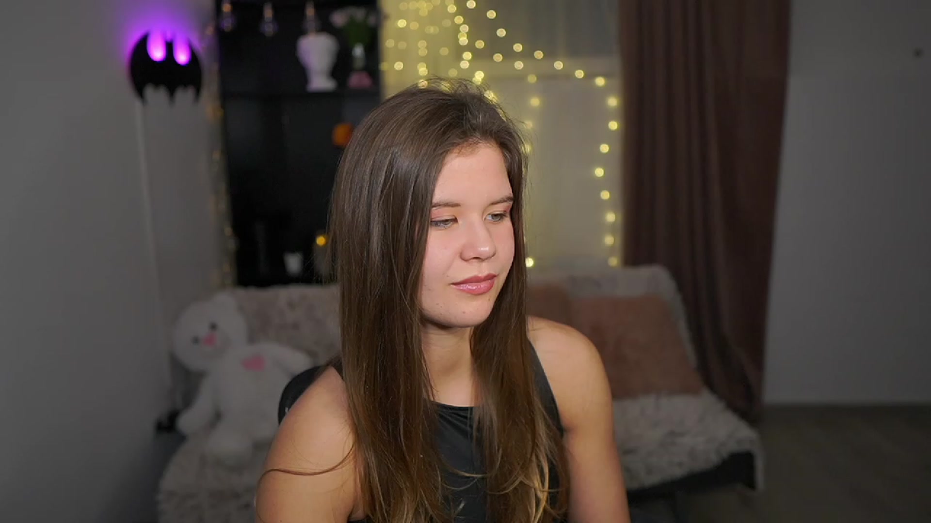 Gallery image thumbnail from Alaina__Fox's myfreecams stream on, 03/14/2024, 22:55 image 8 of 20