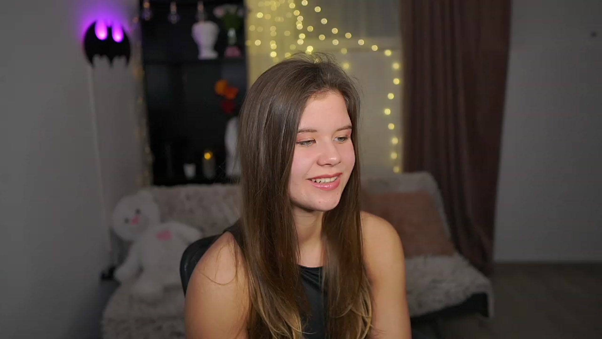 Gallery image thumbnail from Alaina__Fox's myfreecams stream on, 03/14/2024, 22:55 image 11 of 20