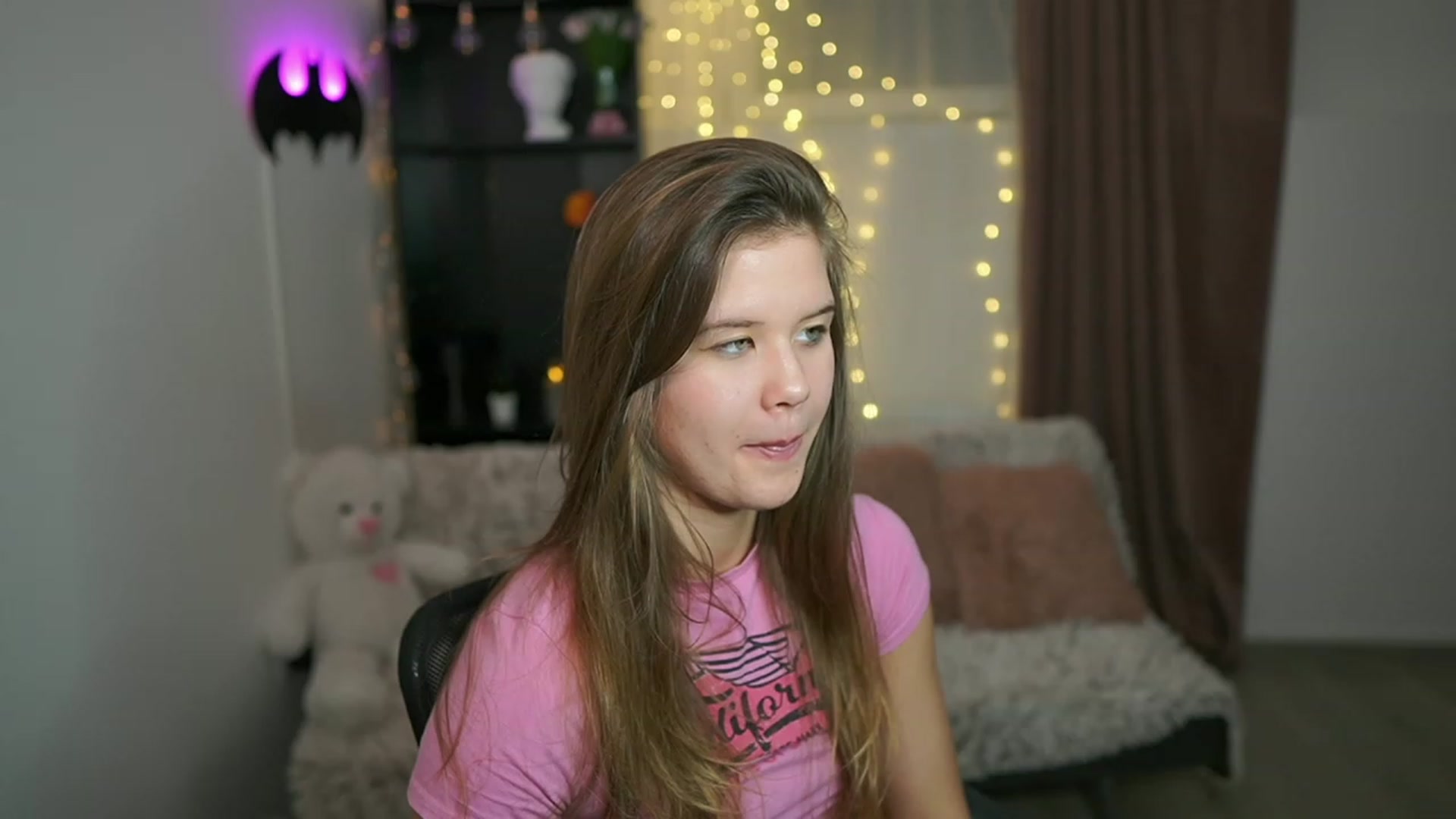 Gallery image thumbnail from Alaina__Fox's myfreecams stream on, 03/17/2024, 15:25 image 11 of 20