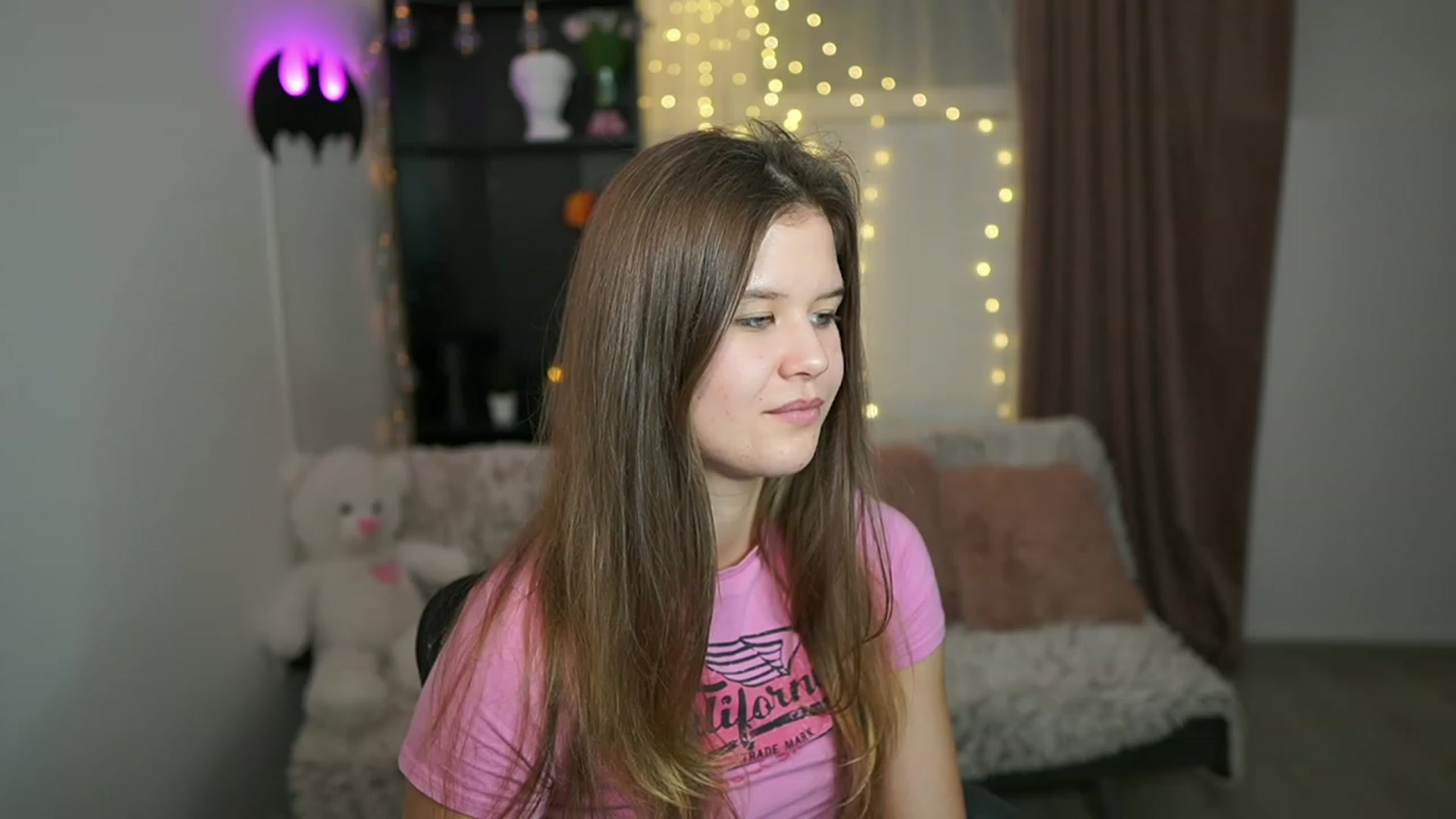 Gallery image thumbnail from Alaina__Fox's myfreecams stream on, 03/17/2024, 15:25 image 8 of 20