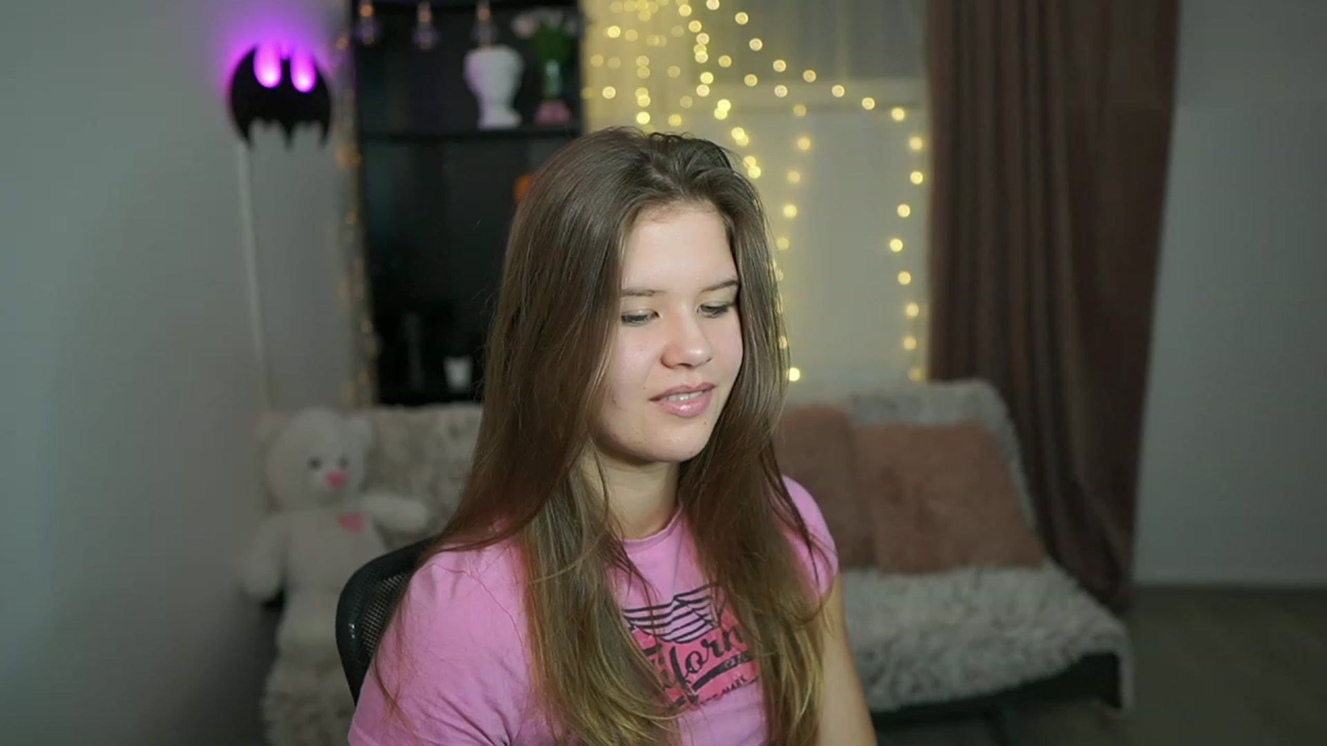 Gallery image thumbnail from Alaina__Fox's myfreecams stream on, 03/17/2024, 15:25 image 15 of 20