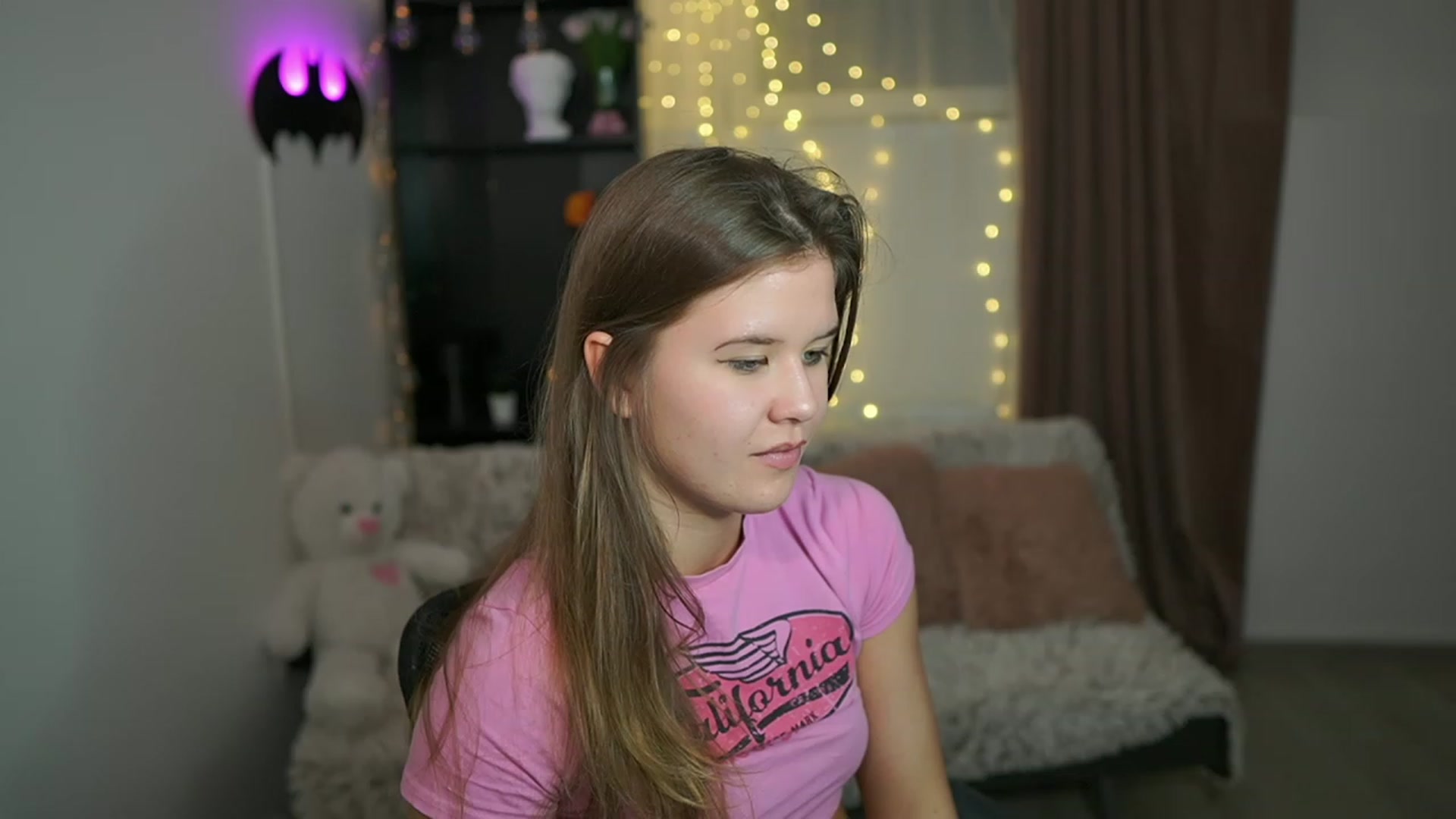 Gallery image thumbnail from Alaina__Fox's myfreecams stream on, 03/17/2024, 15:25 image 10 of 20