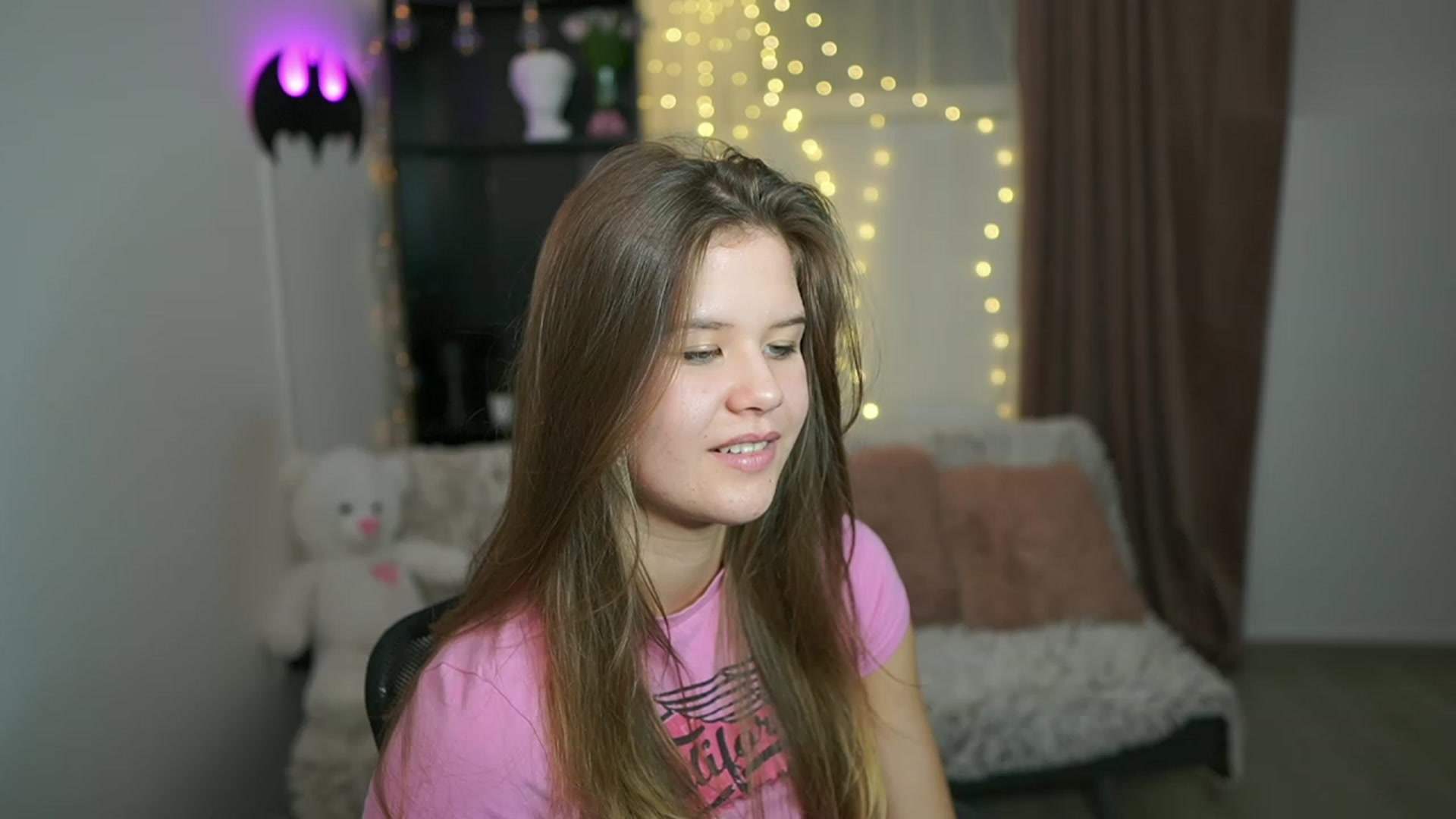 Gallery image thumbnail from Alaina__Fox's myfreecams stream on, 03/17/2024, 15:25 image 13 of 20