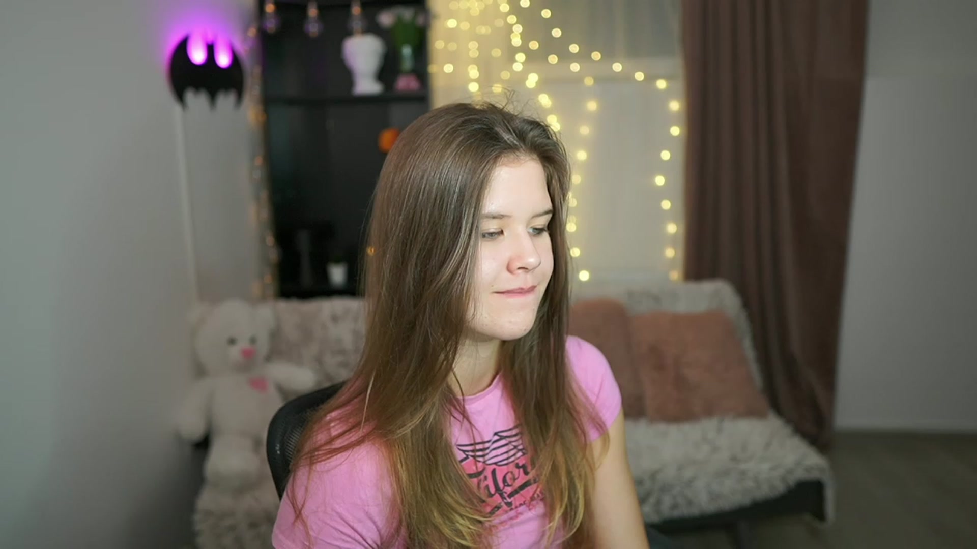 Gallery image thumbnail from Alaina__Fox's myfreecams stream on, 03/17/2024, 15:25 image 12 of 20