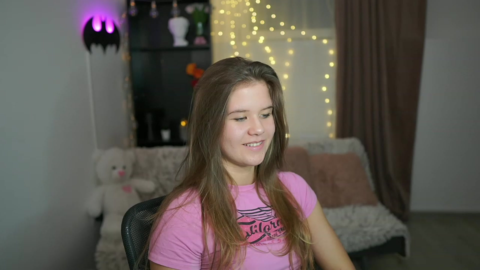 Gallery image thumbnail from Alaina__Fox's myfreecams stream on, 03/17/2024, 16:46 image 18 of 20
