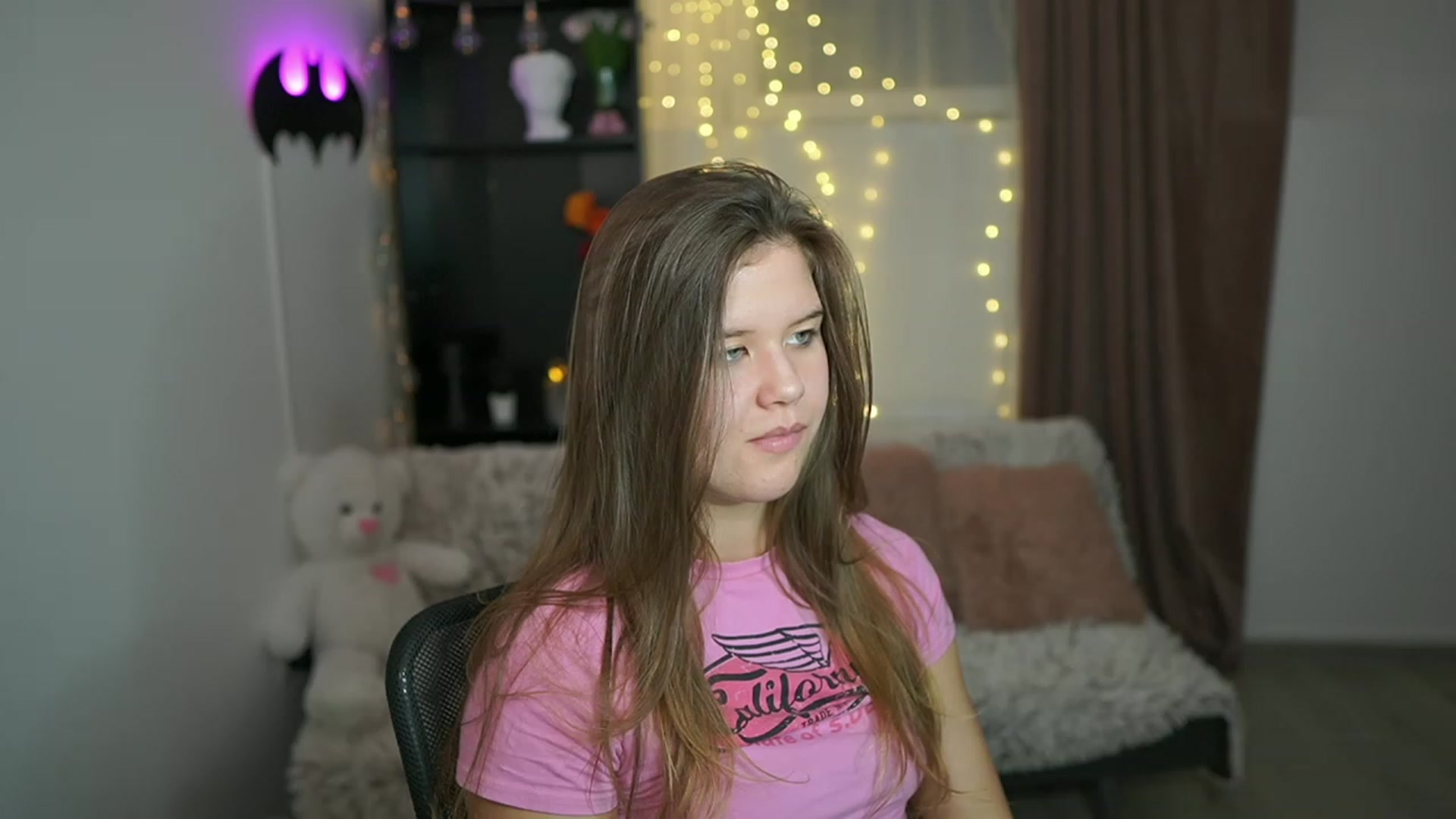 Gallery image thumbnail from Alaina__Fox's myfreecams stream on, 03/17/2024, 16:46 image 16 of 20