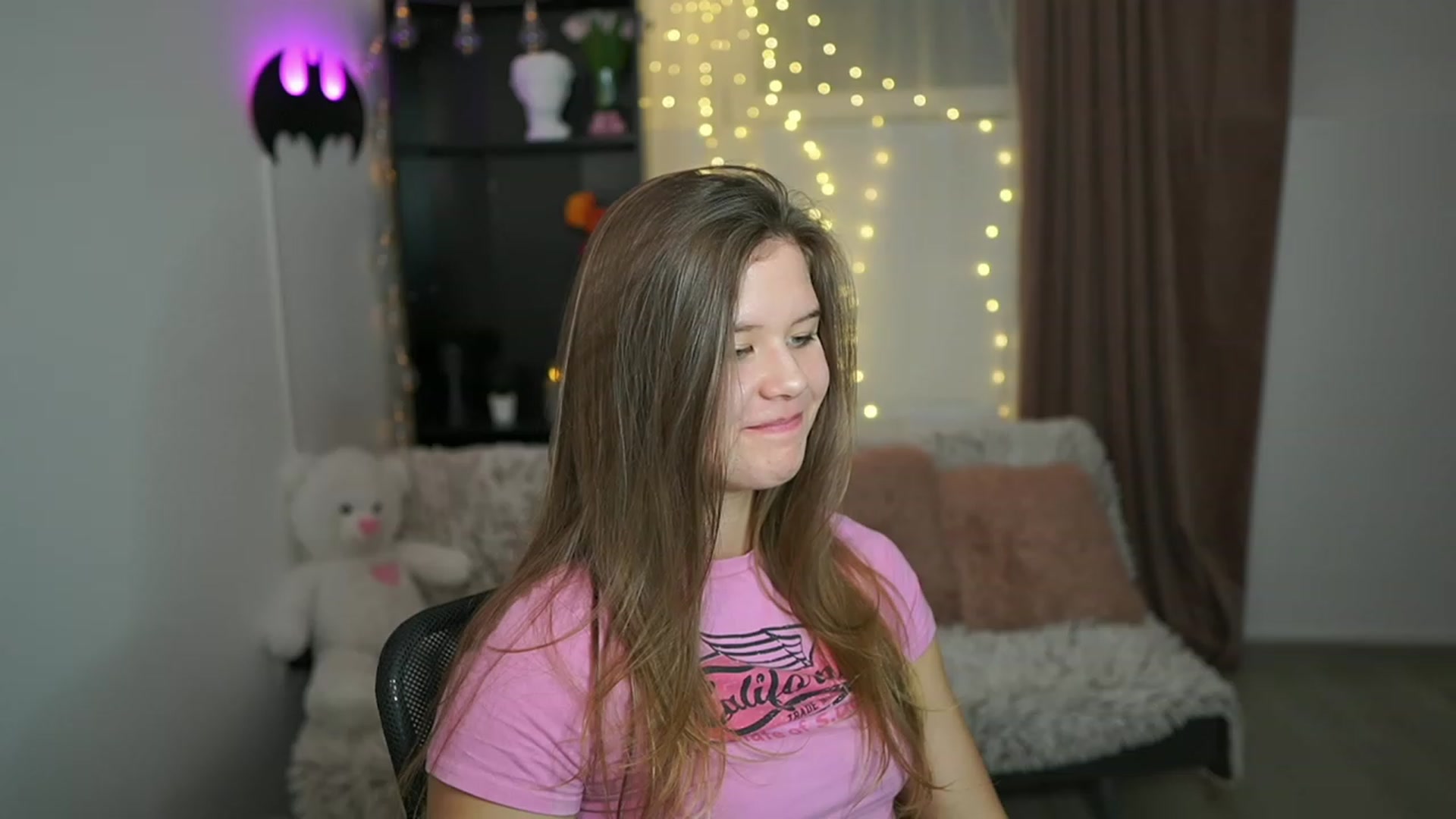 Gallery image thumbnail from Alaina__Fox's myfreecams stream on, 03/17/2024, 16:46 image 17 of 20