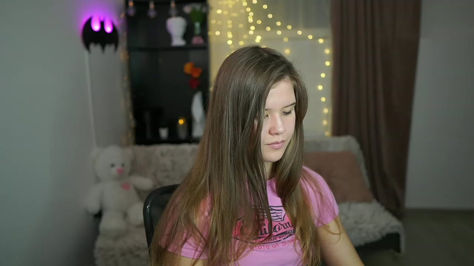 Gallery image thumbnail from Alaina__Fox's myfreecams stream on, 03/17/2024, 16:46 image 15 of 20
