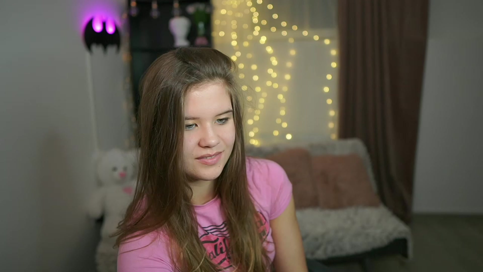 Gallery image thumbnail from Alaina__Fox's myfreecams stream on, 03/17/2024, 16:46 image 5 of 20