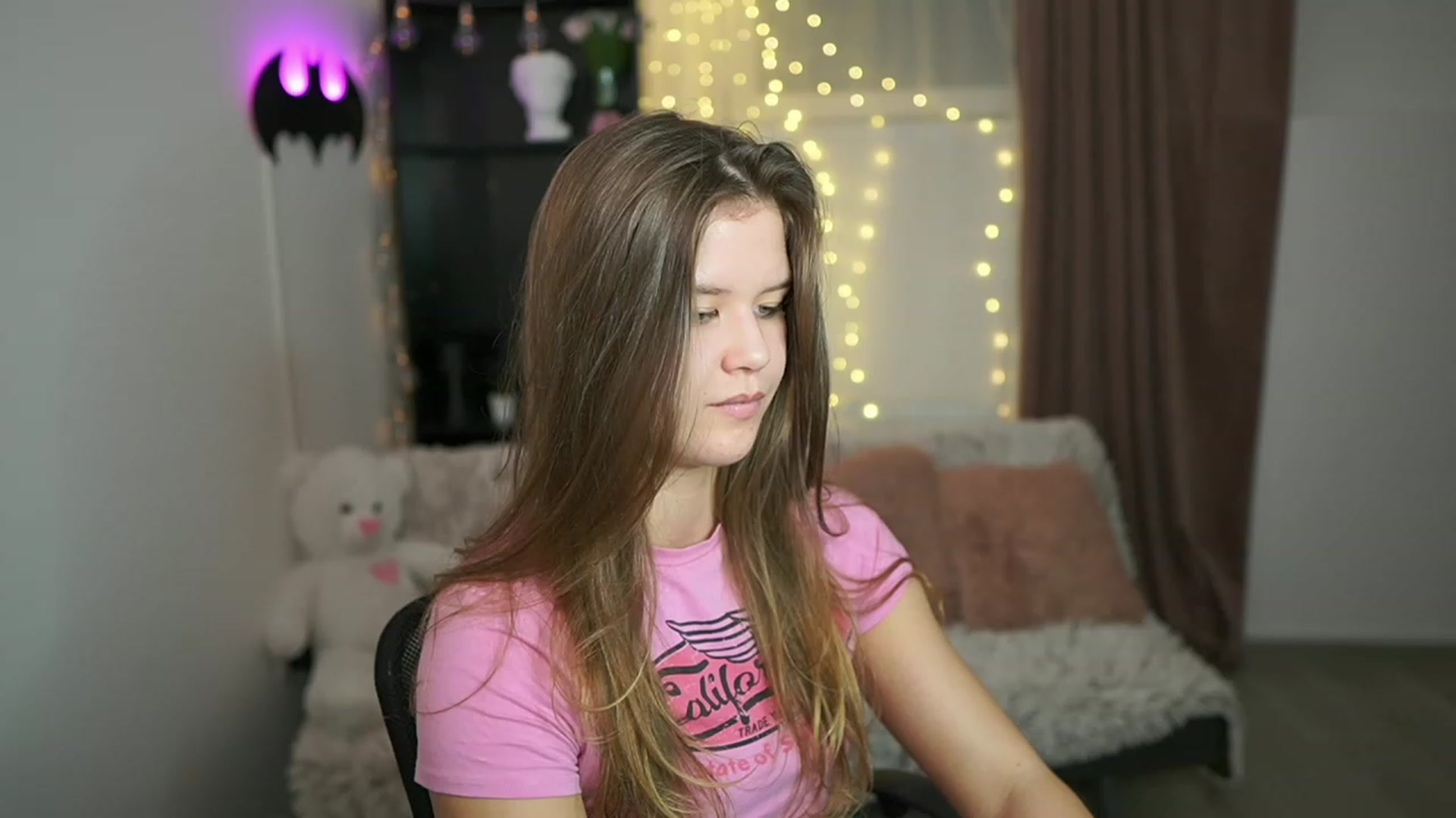 Gallery image thumbnail from Alaina__Fox's myfreecams stream on, 03/17/2024, 16:46 image 2 of 20