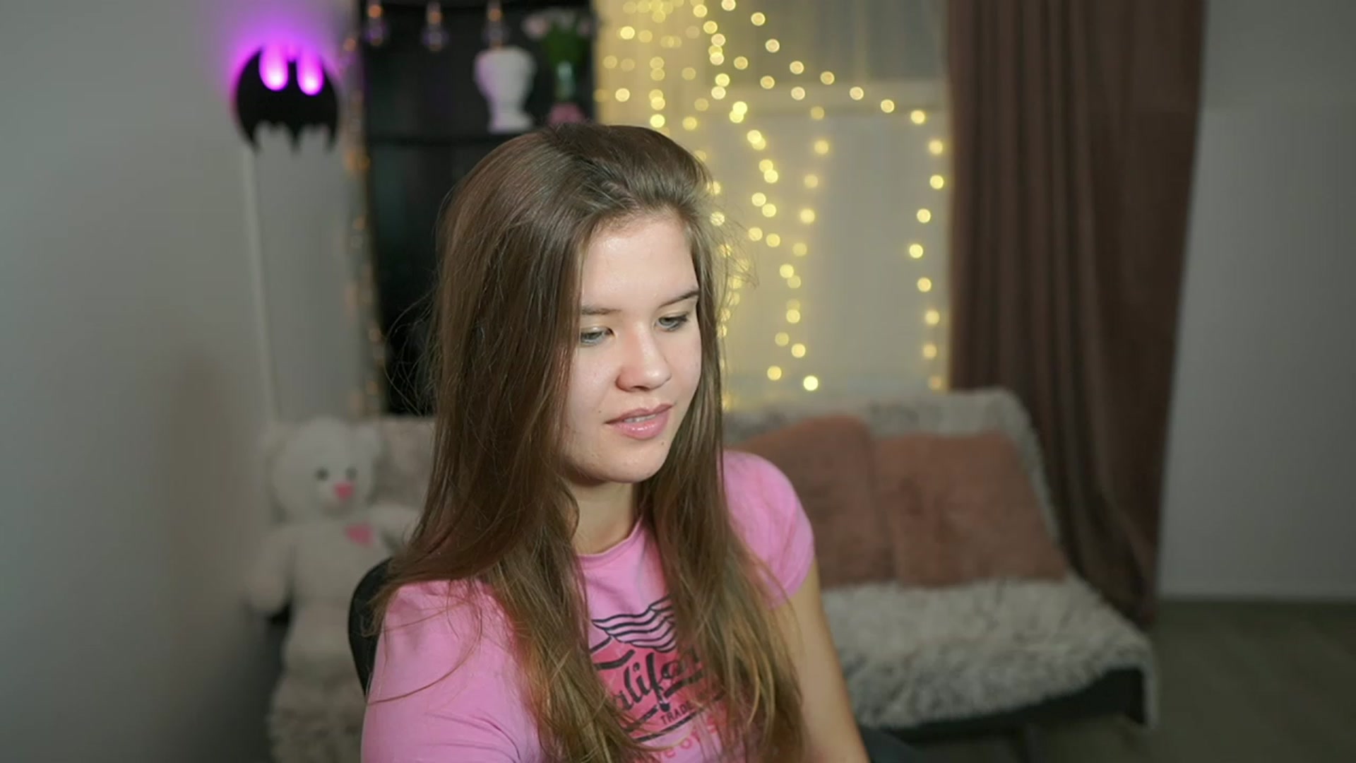 Gallery image thumbnail from Alaina__Fox's myfreecams stream on, 03/17/2024, 16:46 image 4 of 20