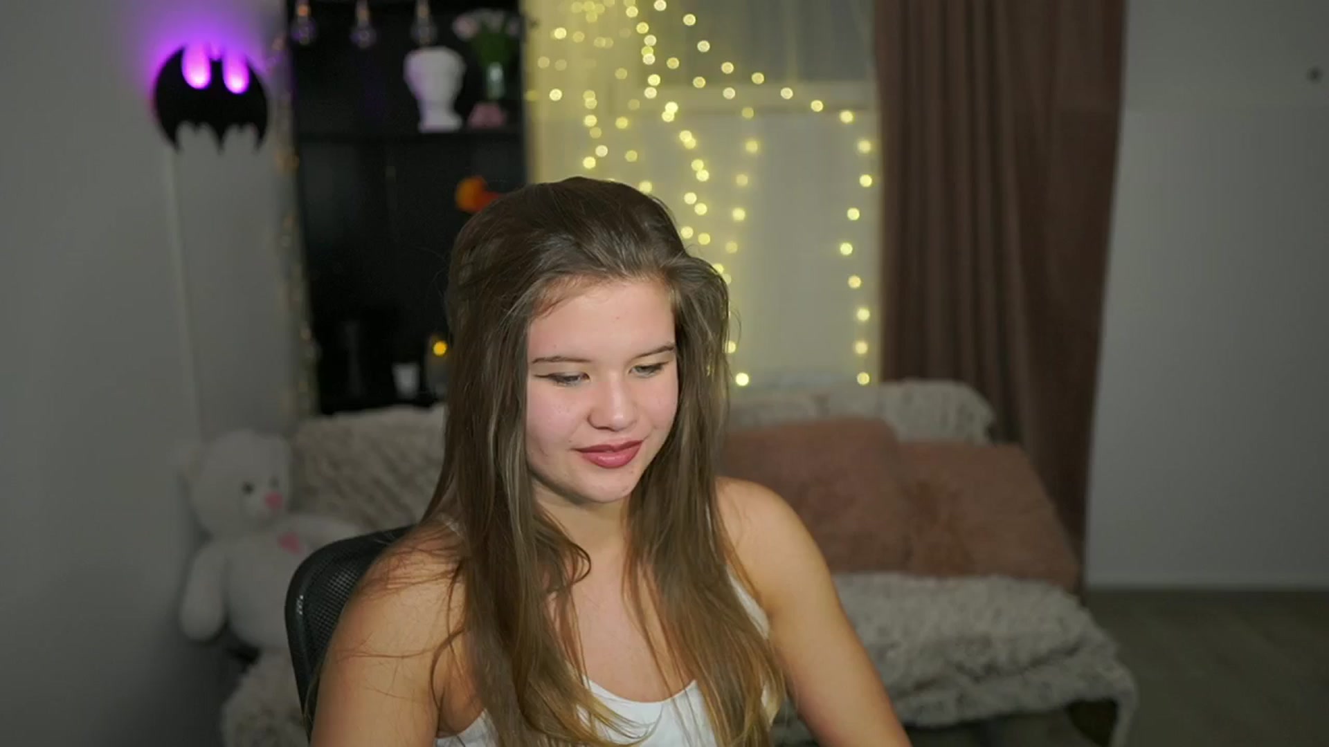 Gallery image thumbnail from Alaina__Fox's myfreecams stream on, 03/22/2024, 24:08 image 3 of 20