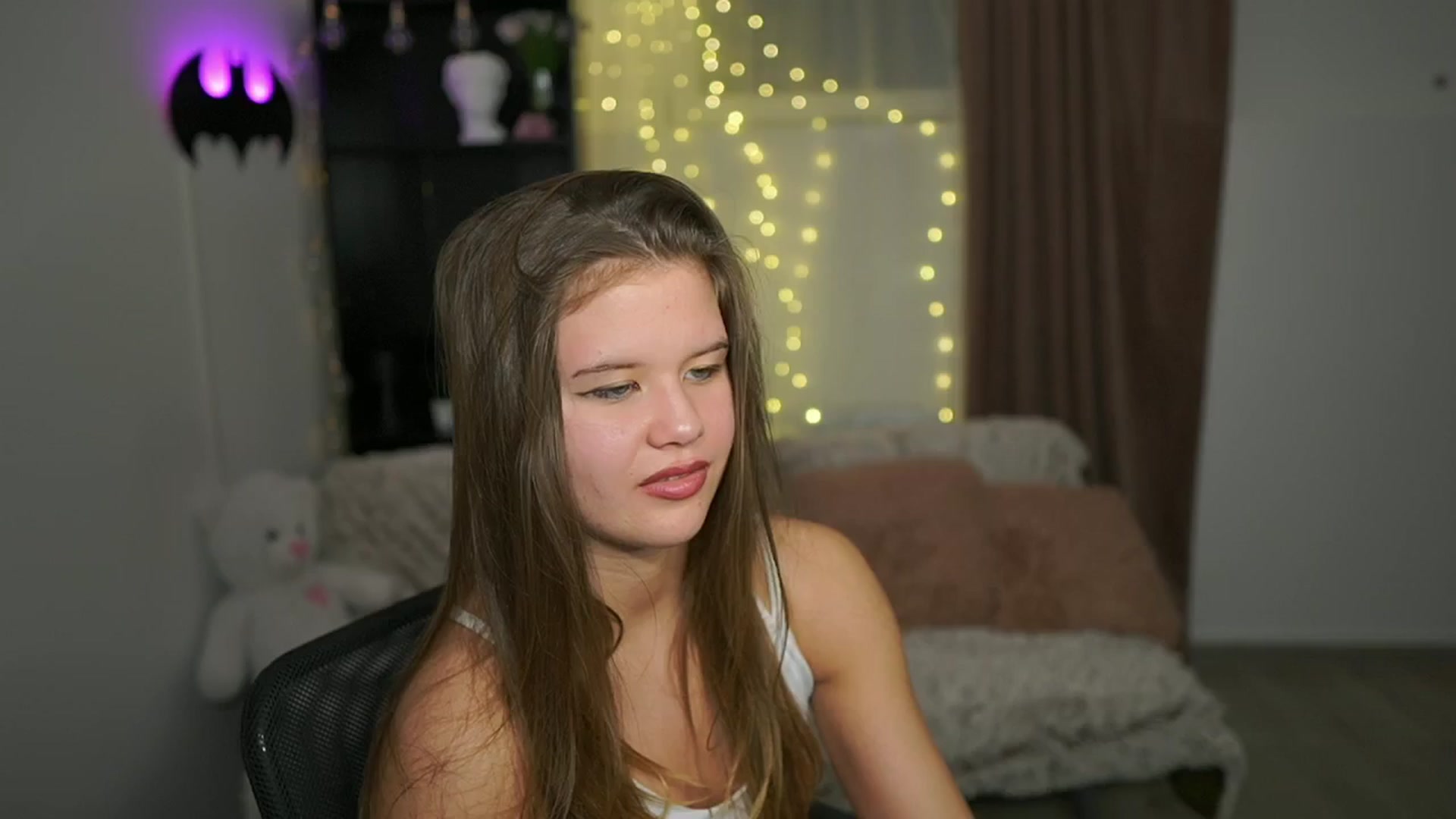Gallery image thumbnail from Alaina__Fox's myfreecams stream on, 03/22/2024, 24:08 image 2 of 20