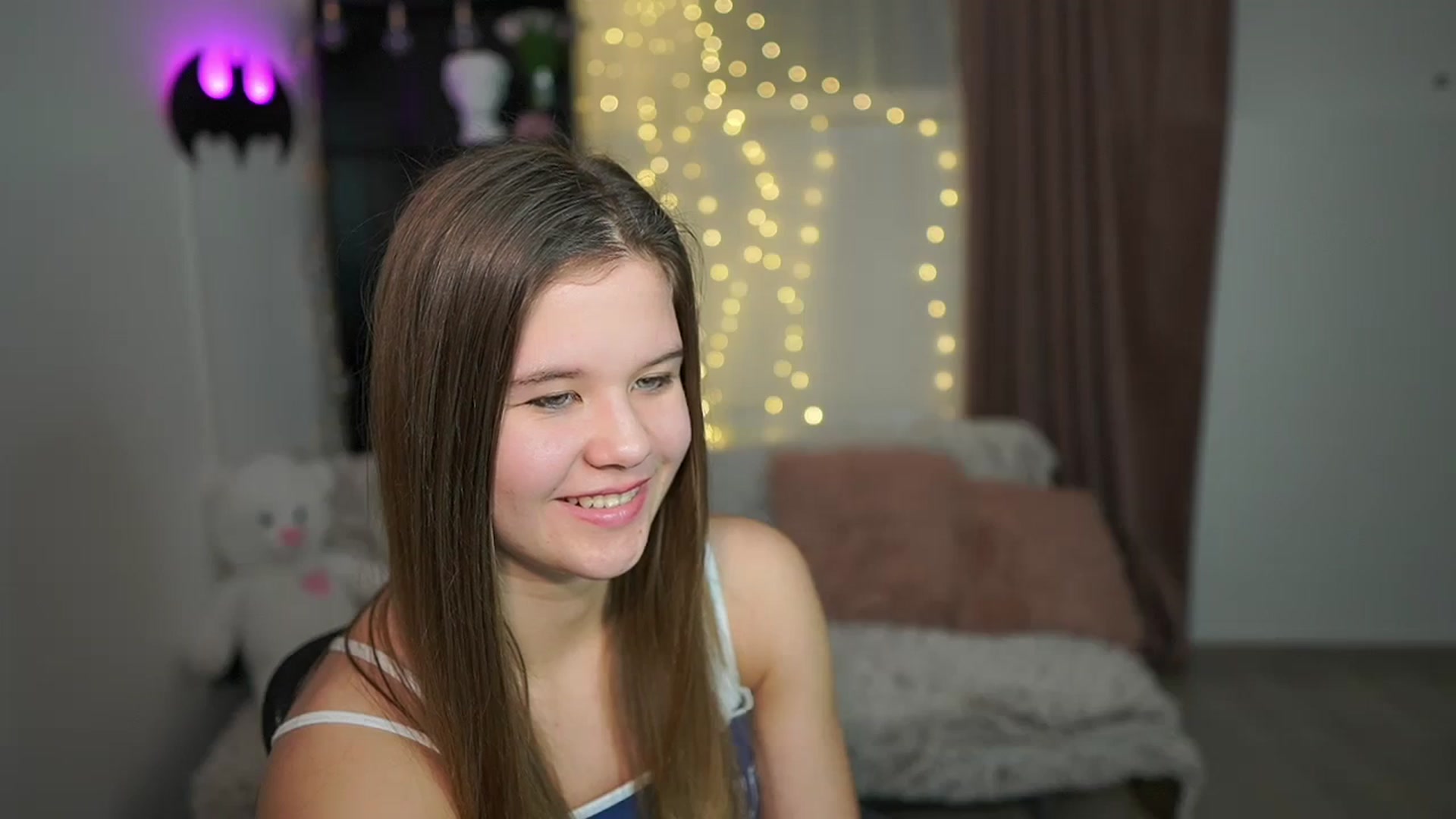 Gallery image thumbnail from Alaina__Fox's myfreecams stream on, 03/24/2024, 13:39 image 14 of 20
