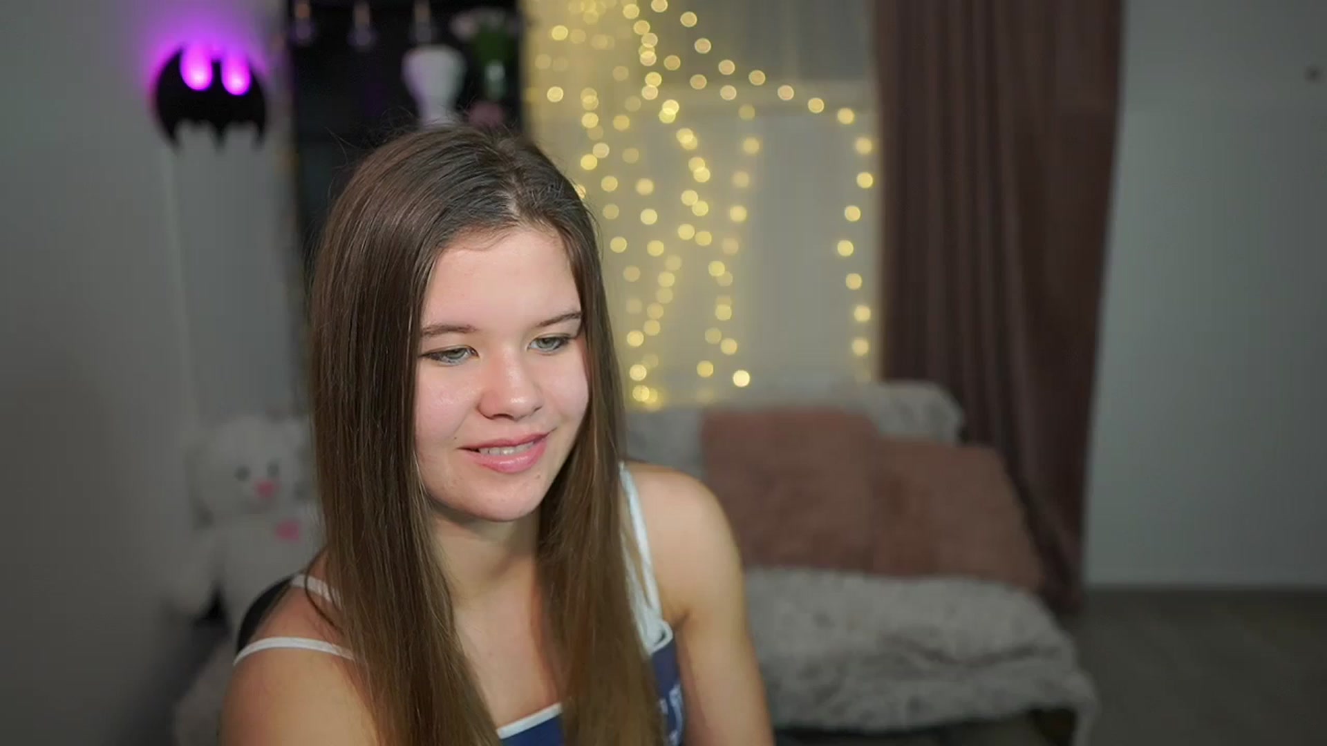 Gallery image thumbnail from Alaina__Fox's myfreecams stream on, 03/24/2024, 13:39 image 4 of 20