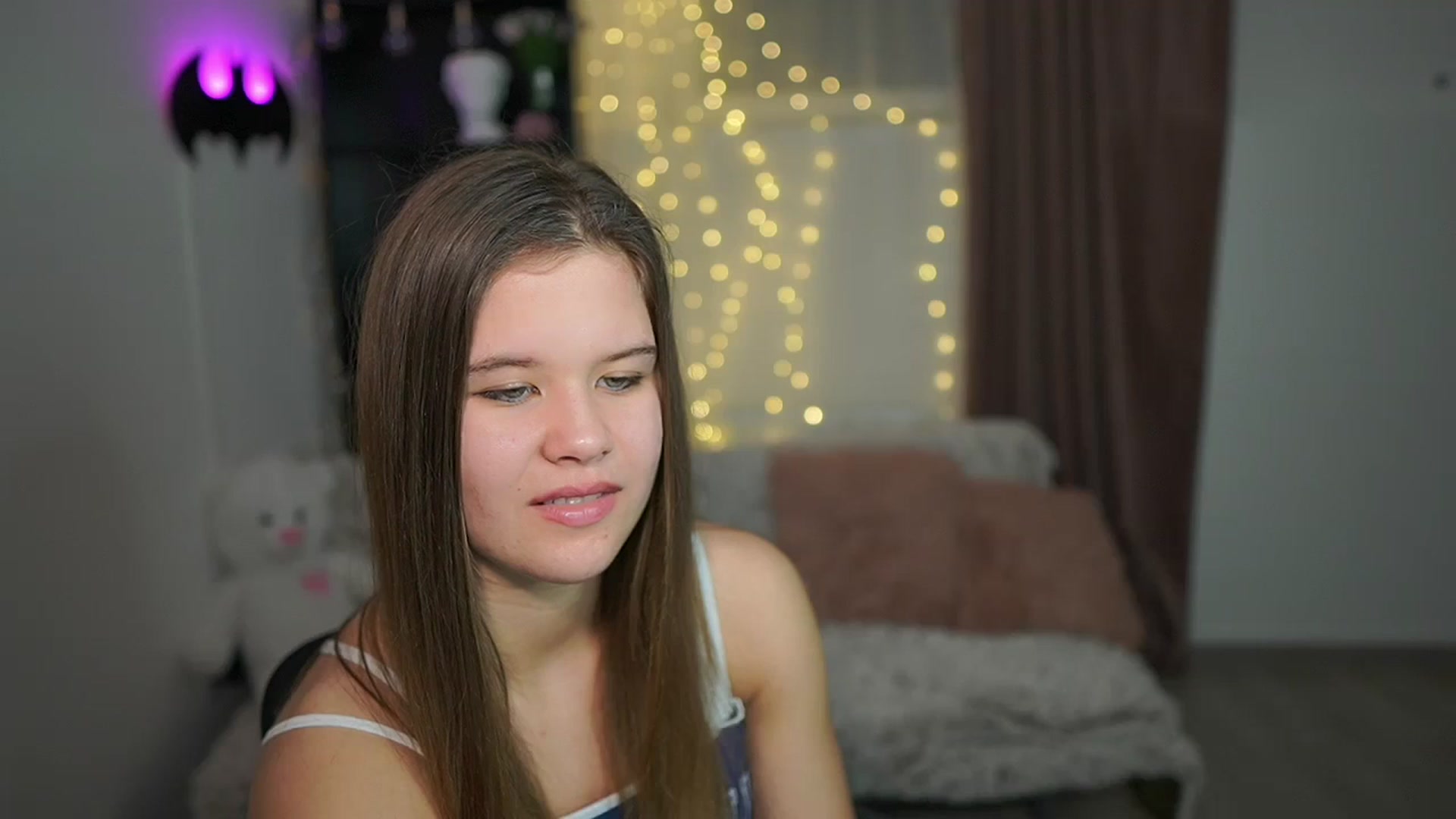 Gallery image thumbnail from Alaina__Fox's myfreecams stream on, 03/24/2024, 13:39 image 19 of 20