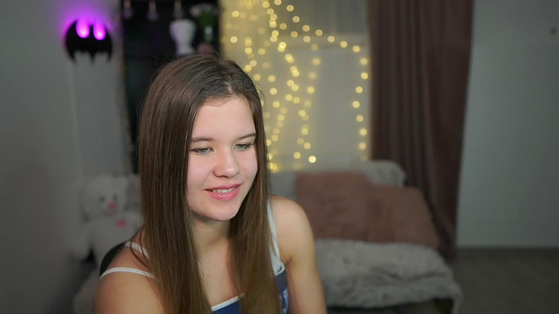 Gallery image thumbnail from Alaina__Fox's myfreecams stream on, 03/24/2024, 13:39 image 2 of 20